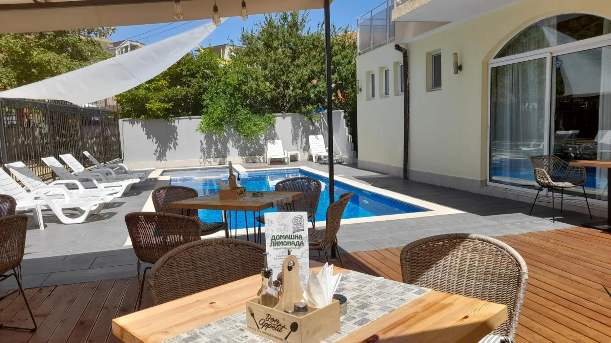 Restaurant/places to eat in Family Hotel Saga