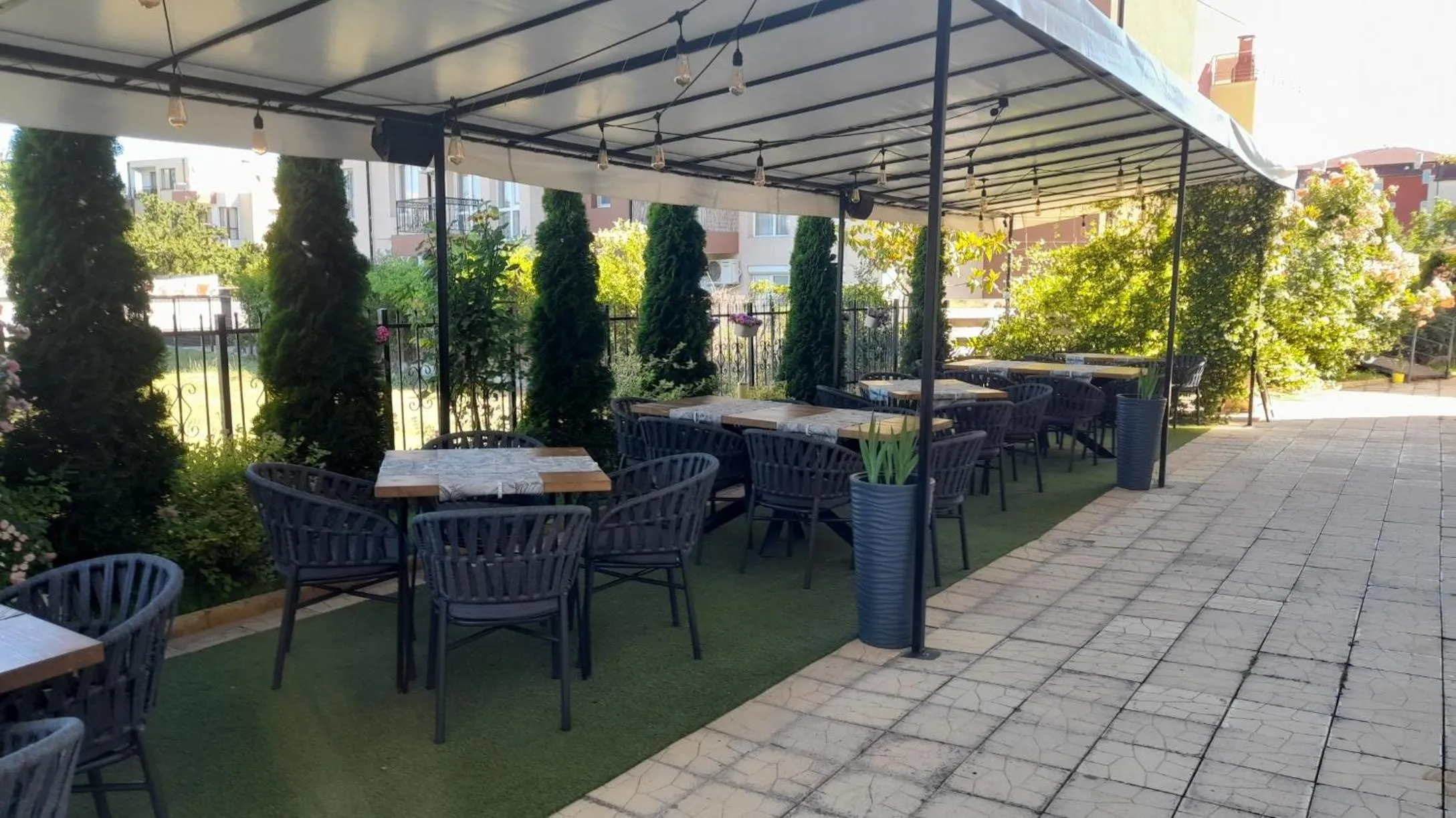 Restaurant/places to eat in Family Hotel Saga