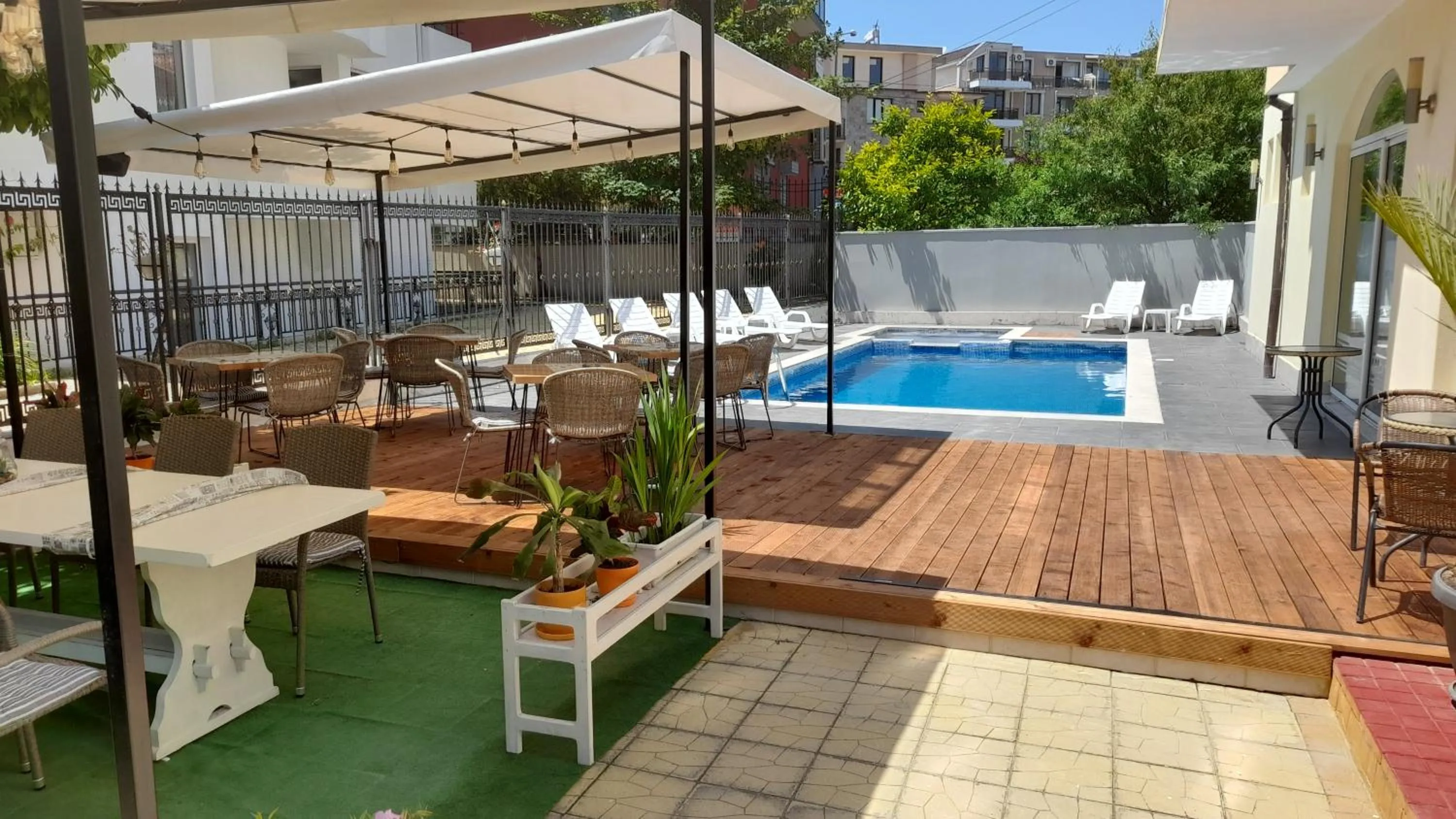 Swimming pool in Family Hotel Saga