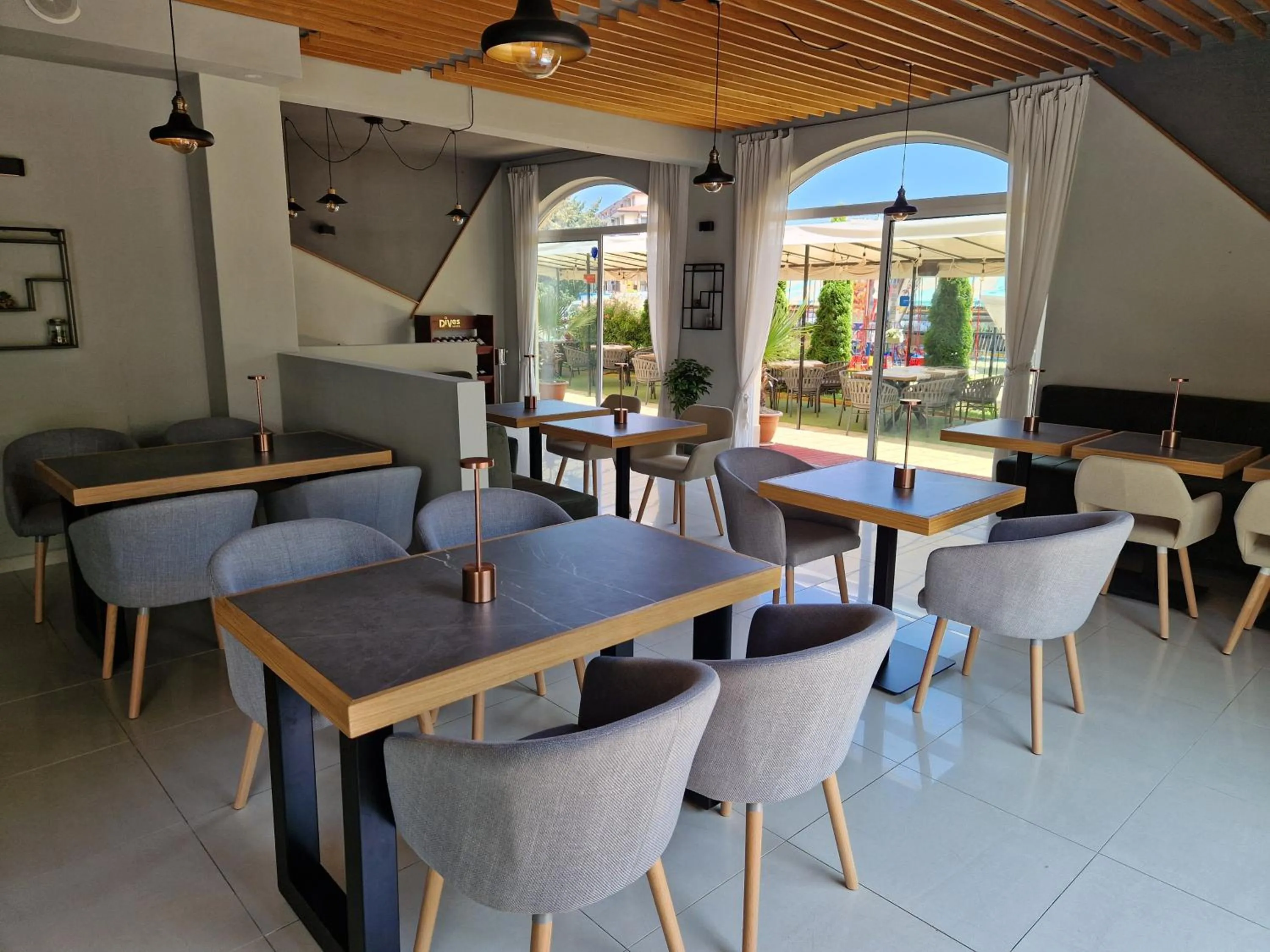 Restaurant/places to eat in Family Hotel Saga