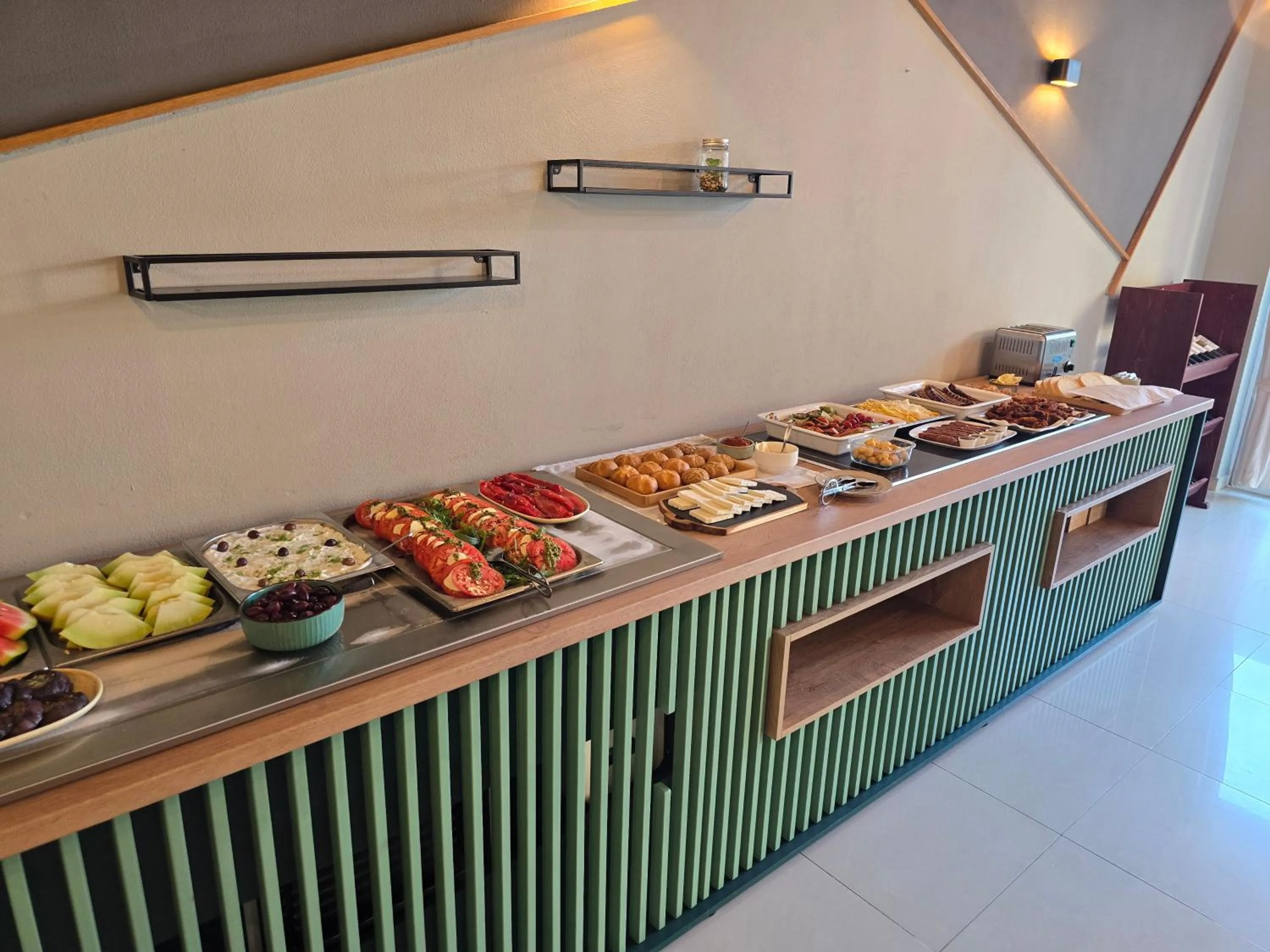 Restaurant/places to eat in Family Hotel Saga