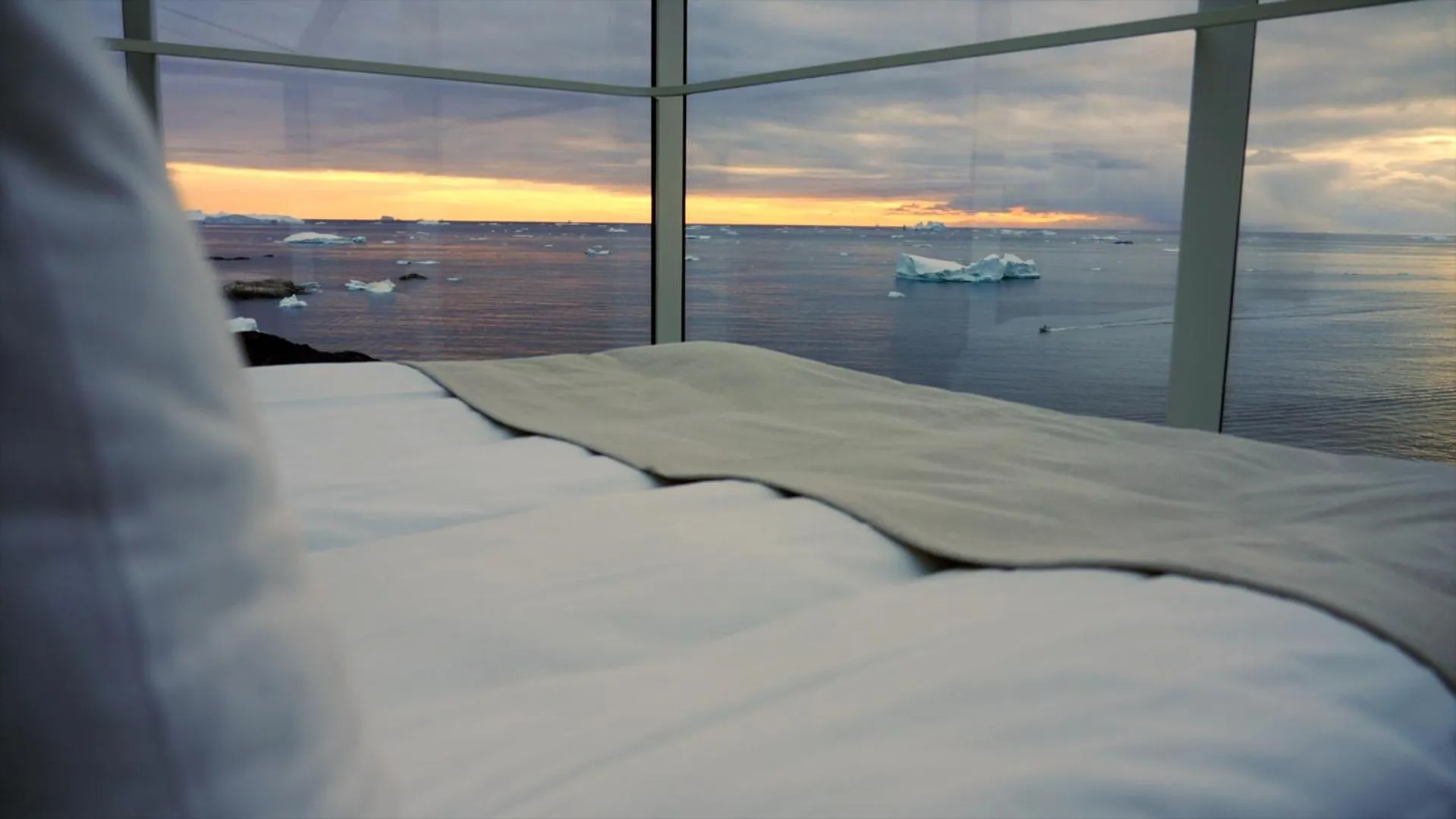 Bed in Hotel Arctic