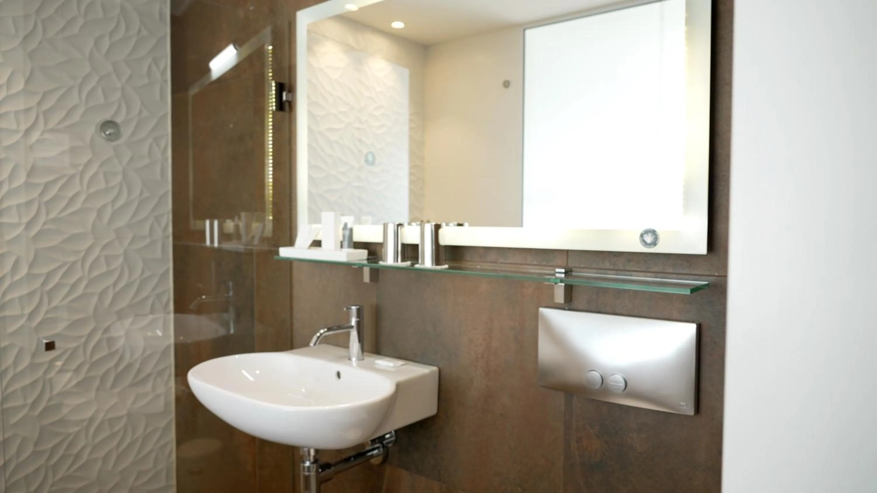 Bathroom in Hotel Arctic