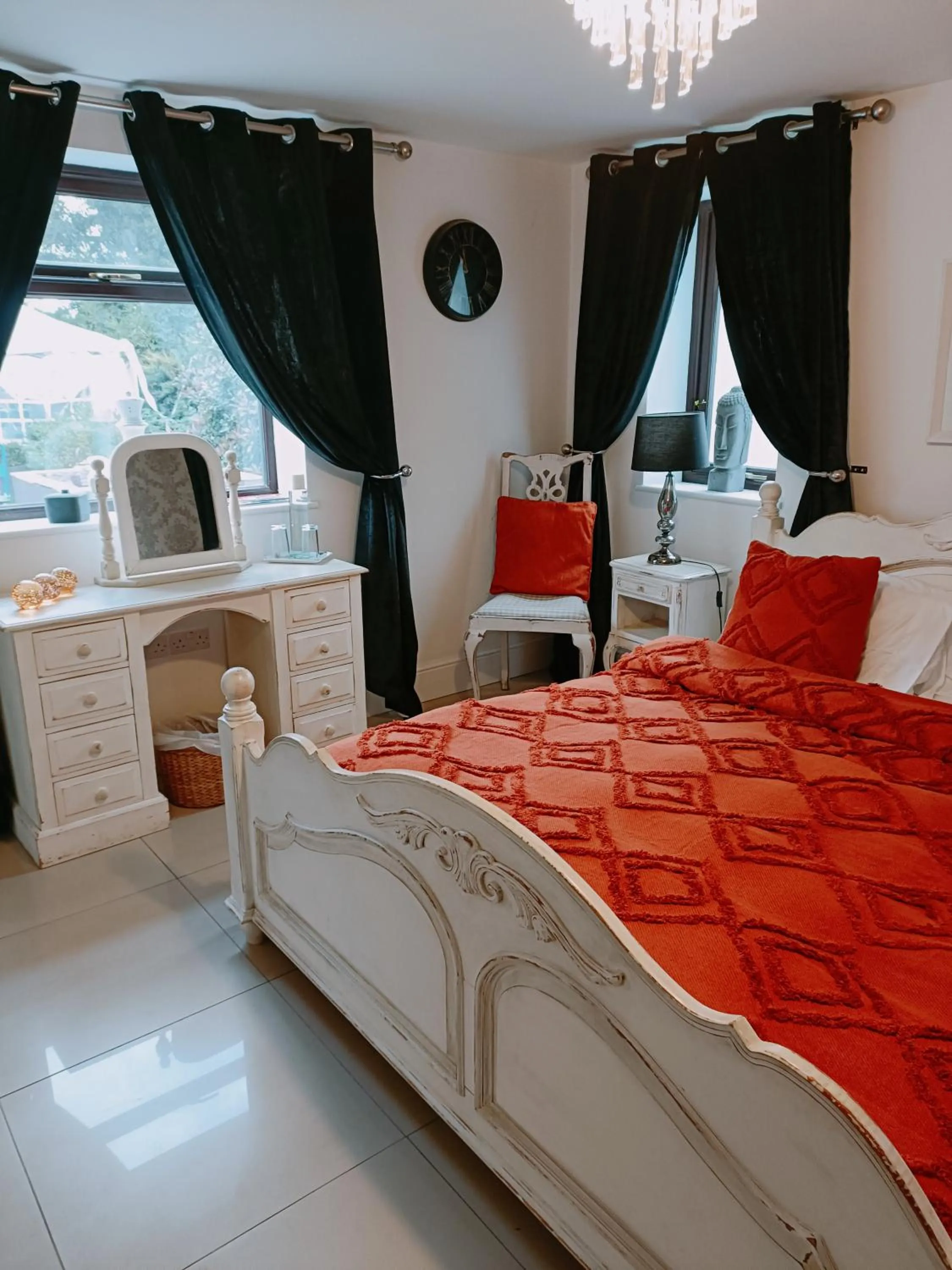 The White Dove Bed and Breakfast with Glamping Newark showground