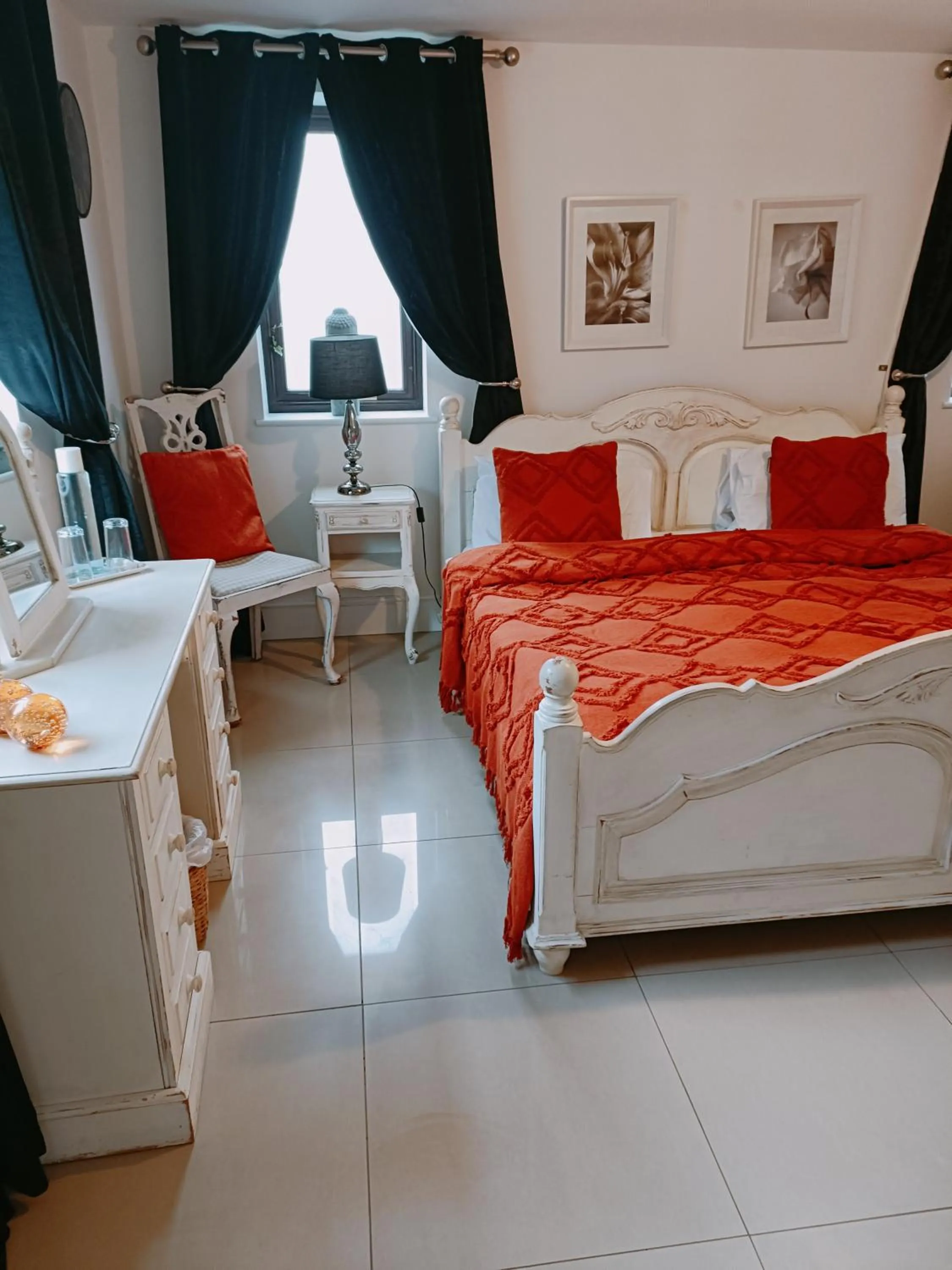 The White Dove Bed and Breakfast with Glamping Newark showground