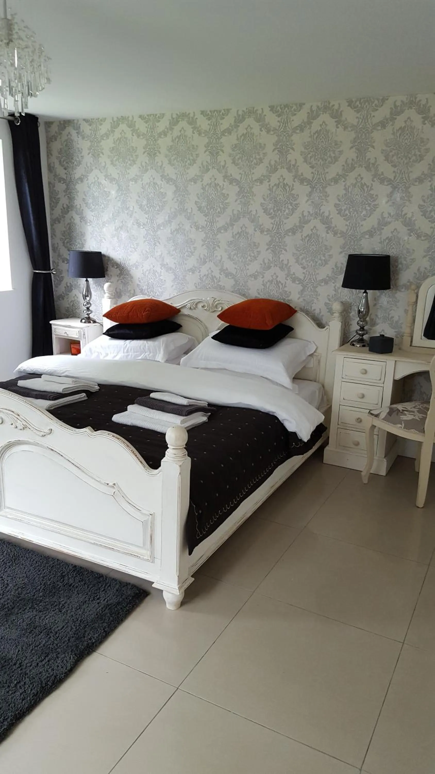 Bedroom in The White Dove Bed and Breakfast with Glamping Newark showground