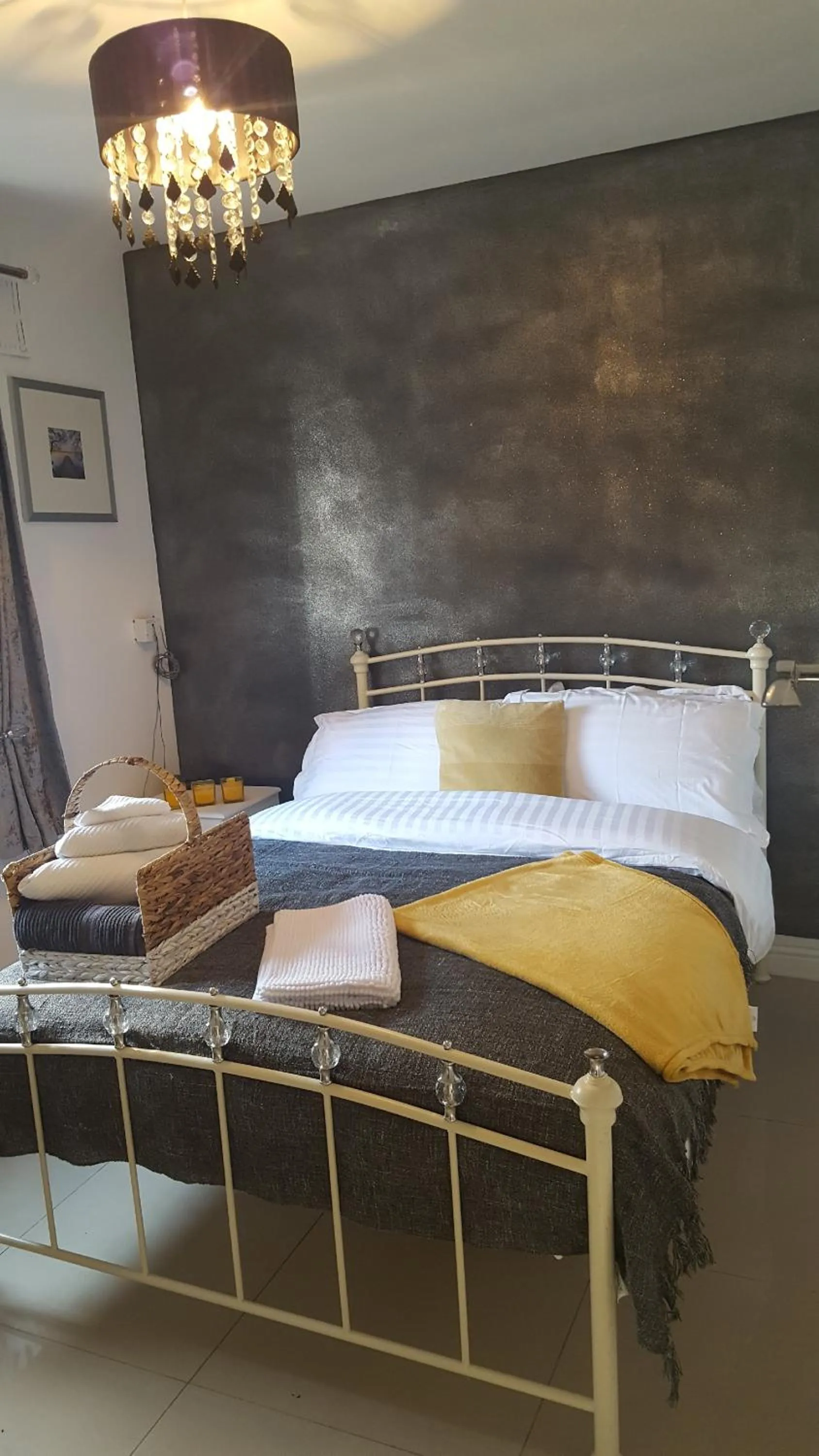 Bed in The White Dove Bed and Breakfast with Glamping Newark showground