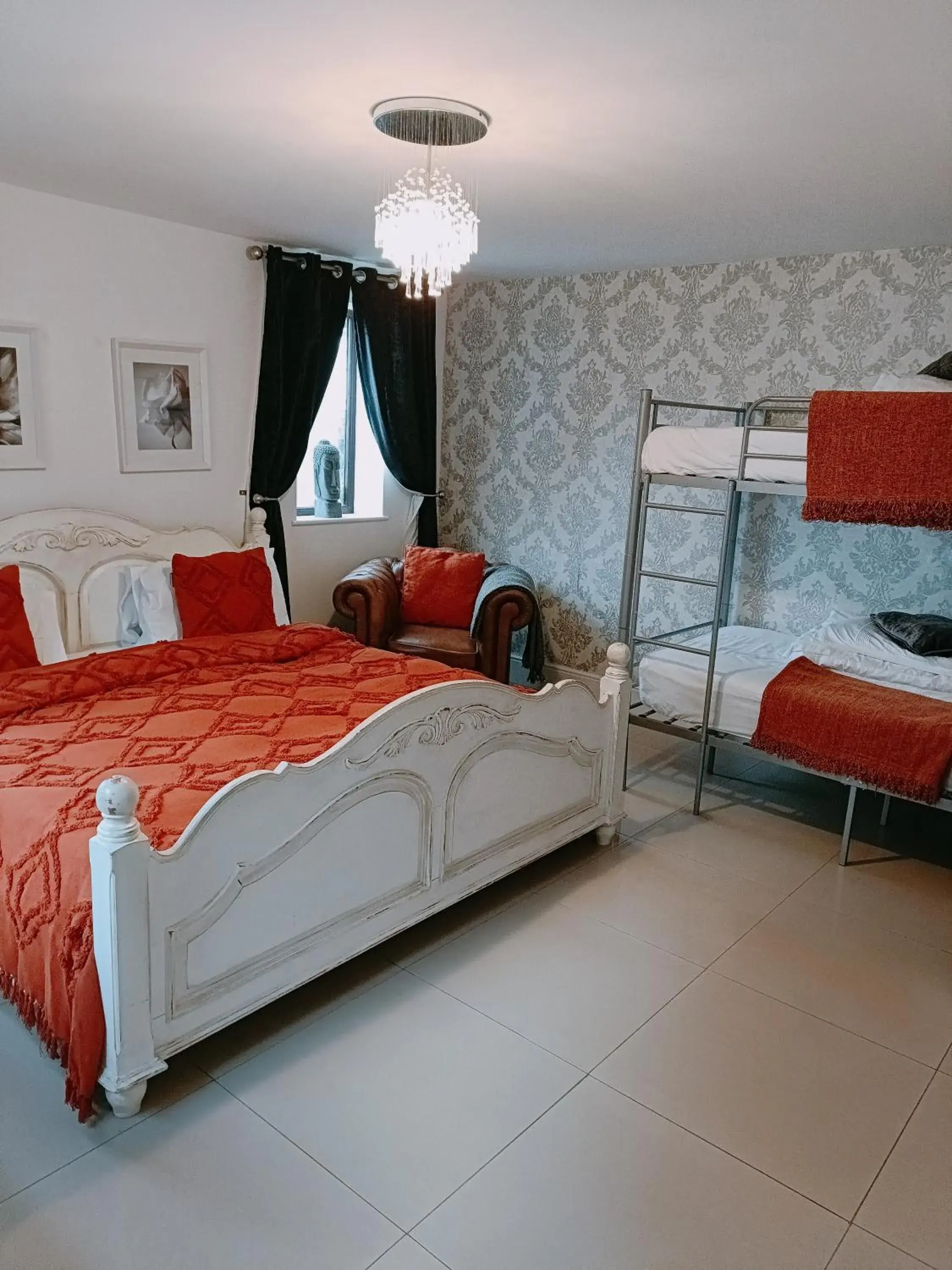 The White Dove Bed and Breakfast with Glamping Newark showground The White Dove Bed and Breakfast with Glamping Newark showground