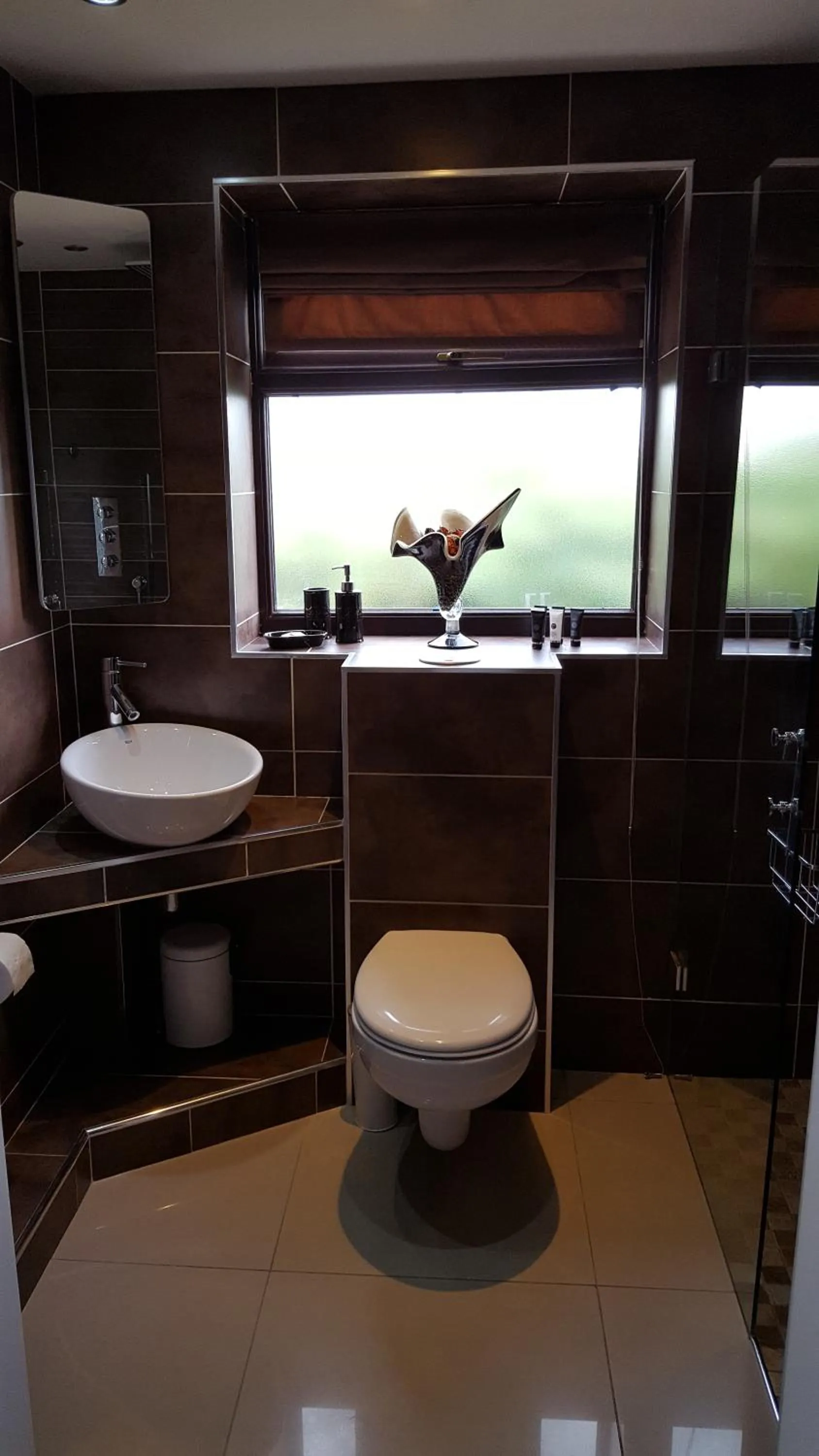 Shower in The White Dove Bed and Breakfast with Glamping Newark showground