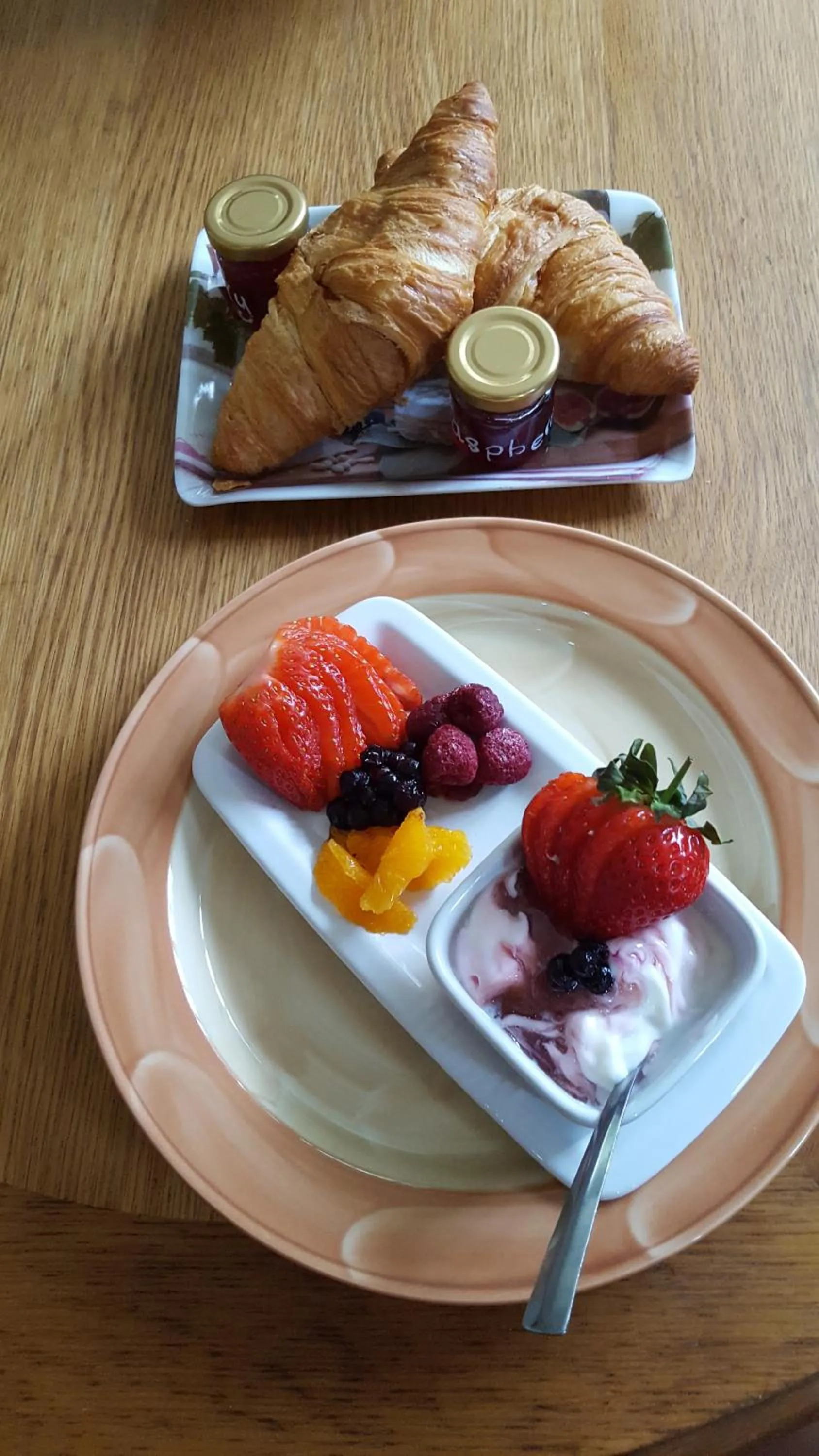 Continental breakfast in The White Dove Bed and Breakfast with Glamping Newark showground