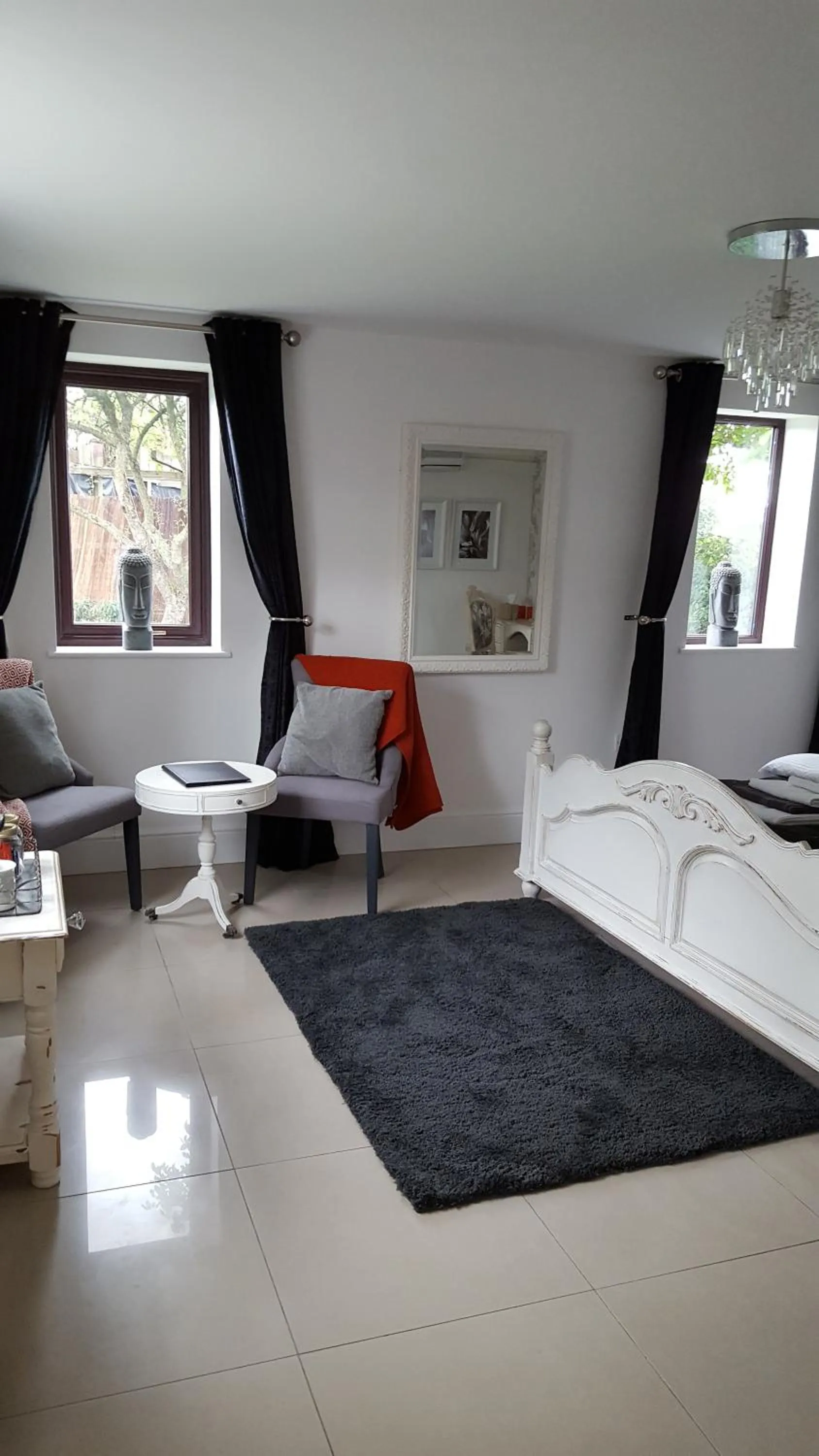 Seating area in The White Dove Bed and Breakfast with Glamping Newark showground