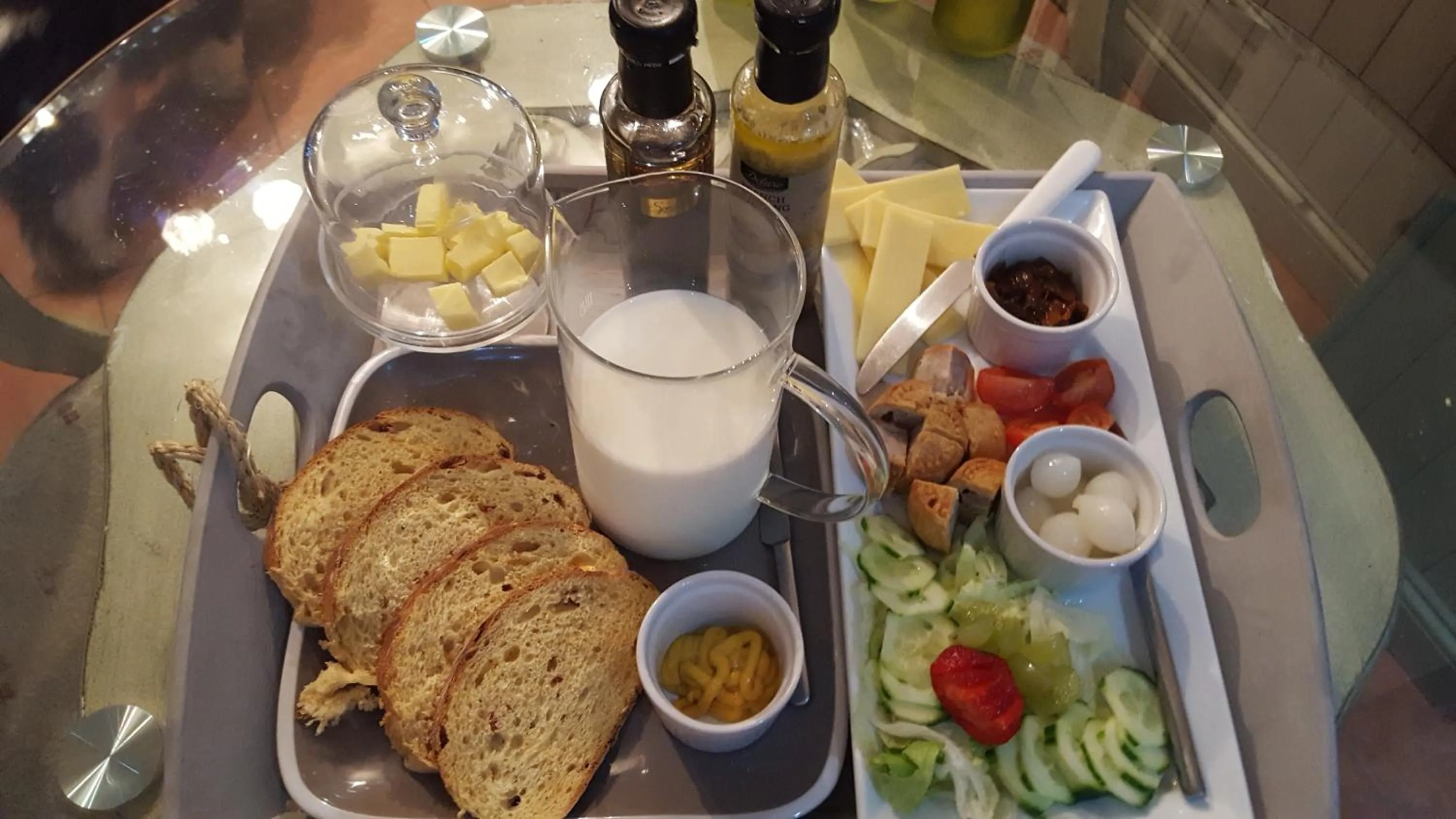 Continental breakfast in The White Dove Bed and Breakfast with Glamping Newark showground