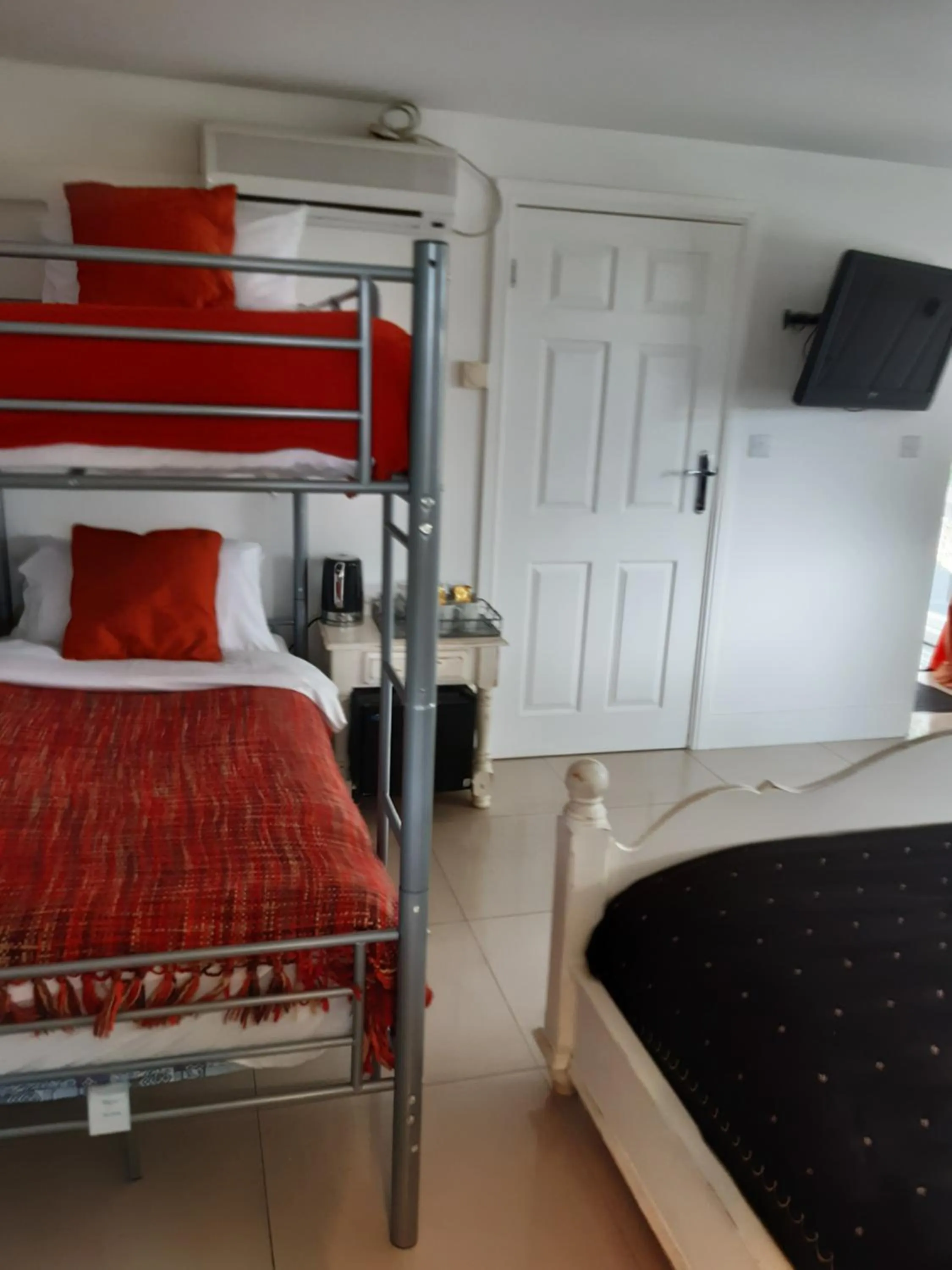 bunk bed in The White Dove Bed and Breakfast with Glamping Newark showground