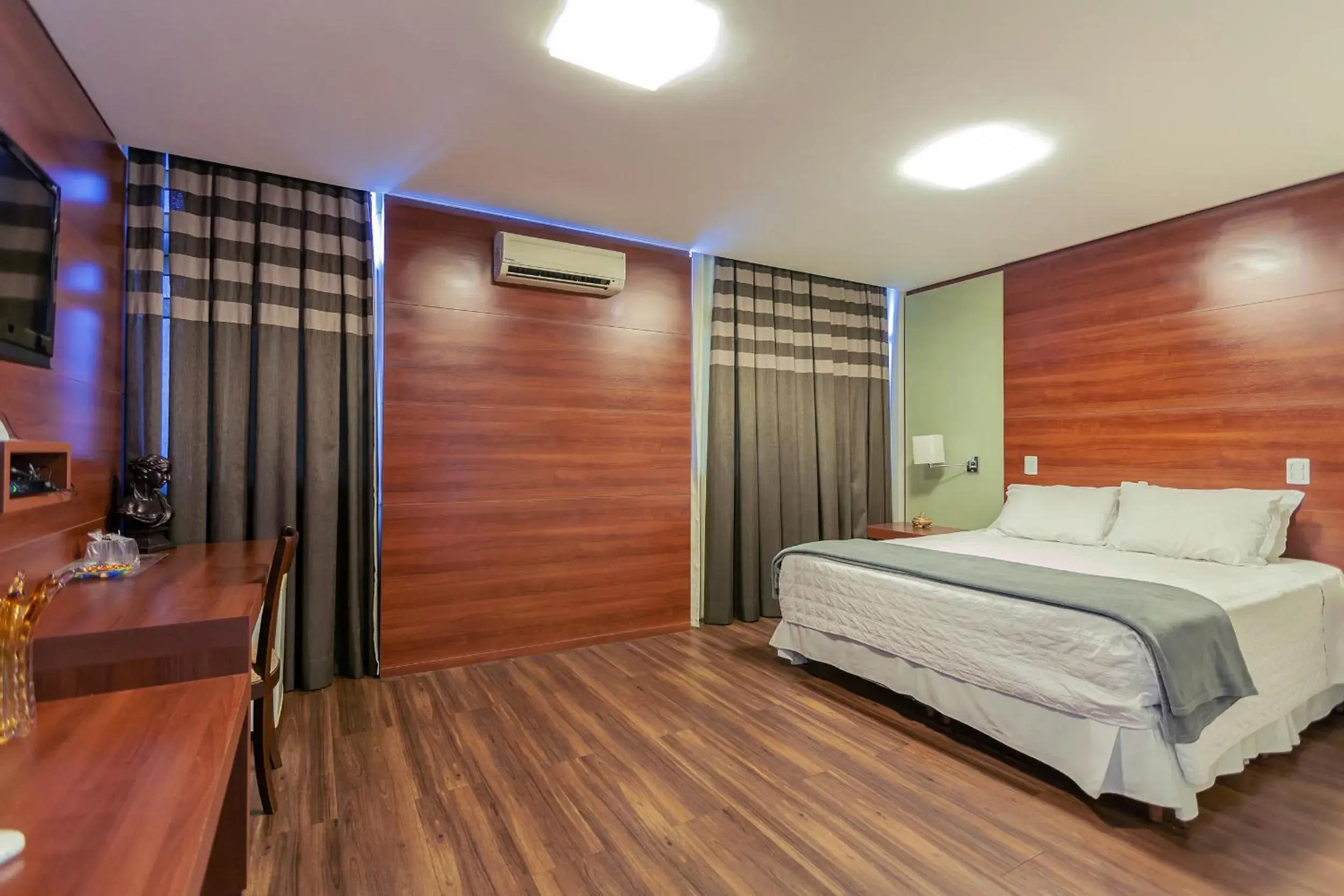 Bedroom, Bed in Tri Hotel Executive Criciúma Bedroom, Bed in Tri Hotel Executive Criciúma