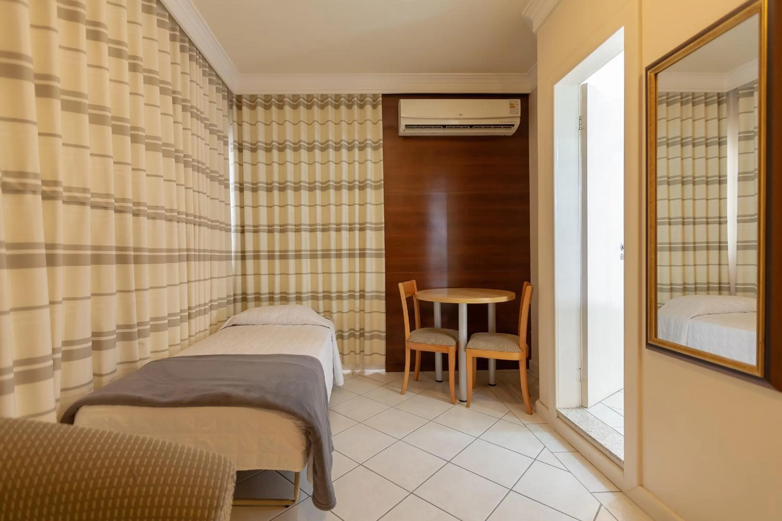 Bedroom, Bed in Tri Hotel Executive Criciúma