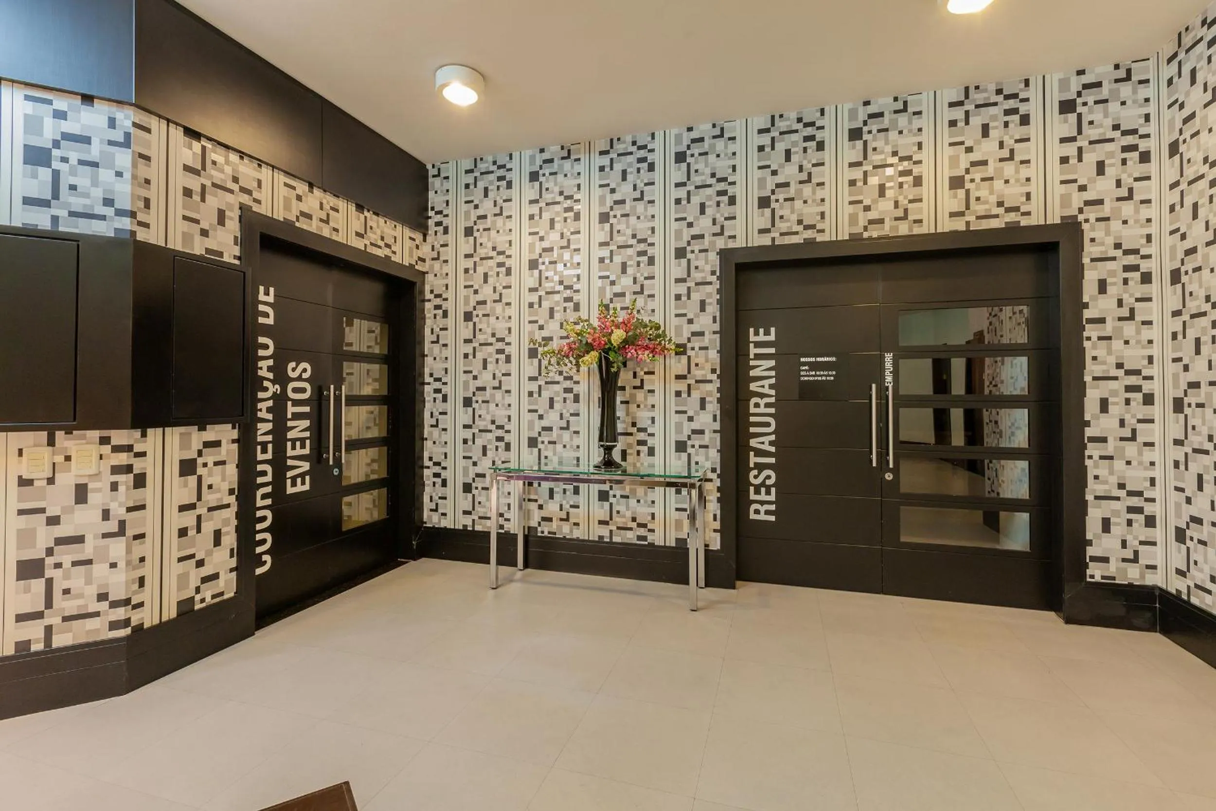 Buffet breakfast in Tri Hotel Executive Criciúma