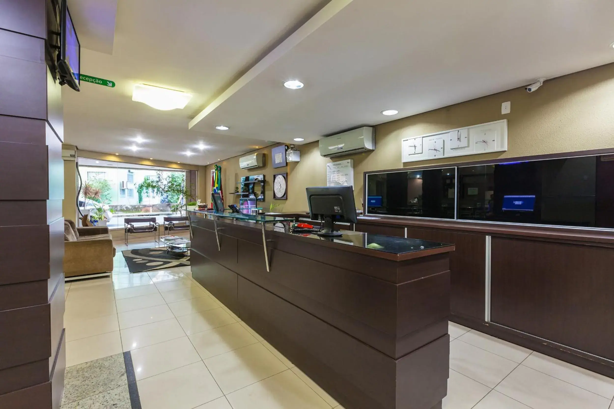 Lobby or reception in Tri Hotel Criciúma Lobby or reception in Tri Hotel Criciúma