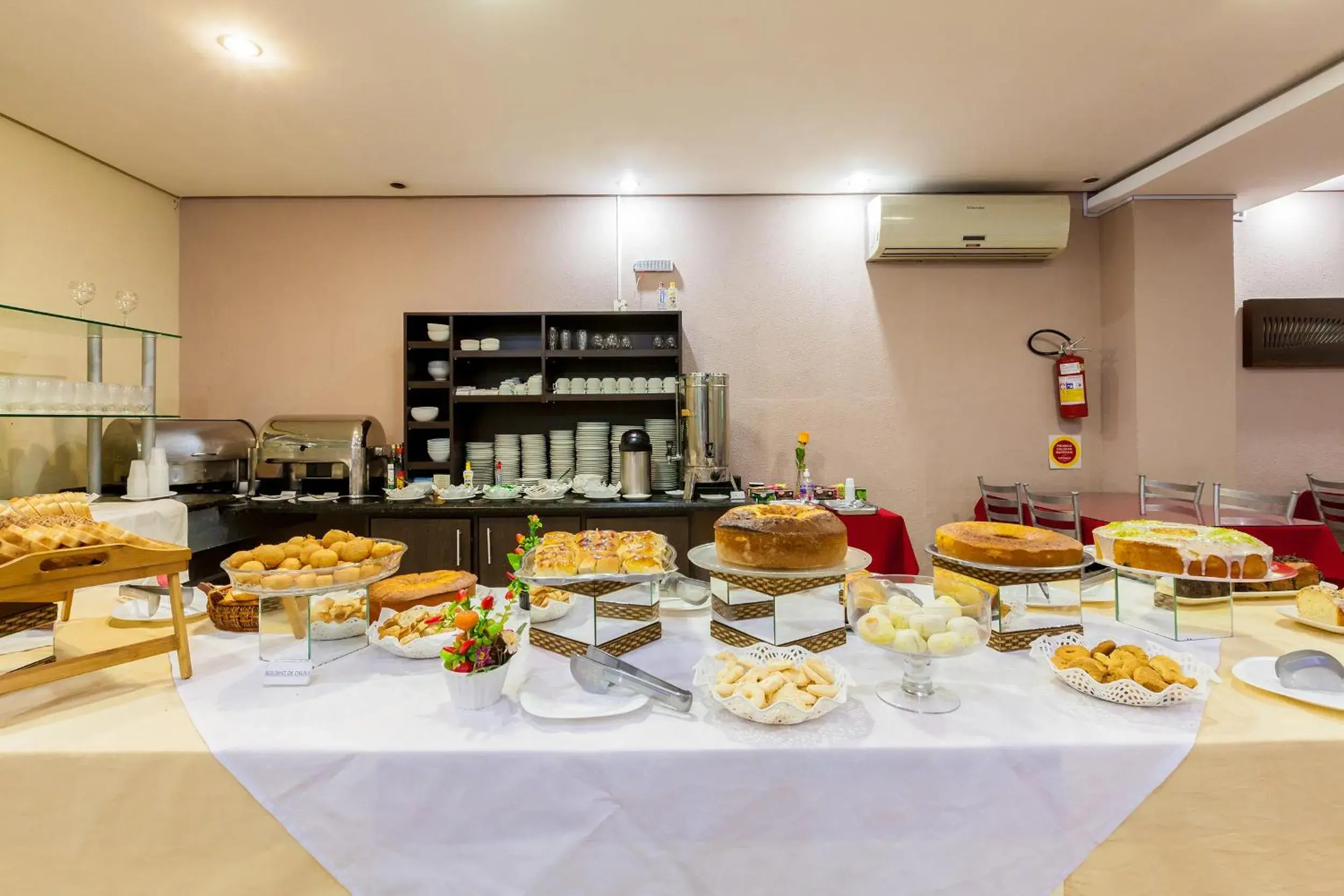 Buffet breakfast in Tri Hotel Criciúma Buffet breakfast in Tri Hotel Criciúma