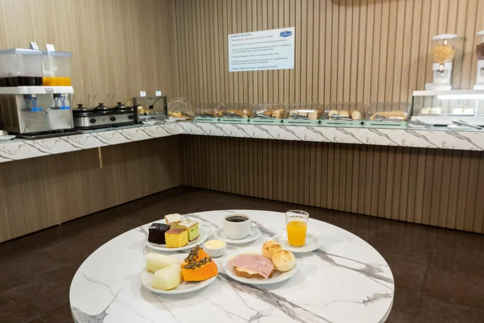 Breakfast in Hotel Lawrence