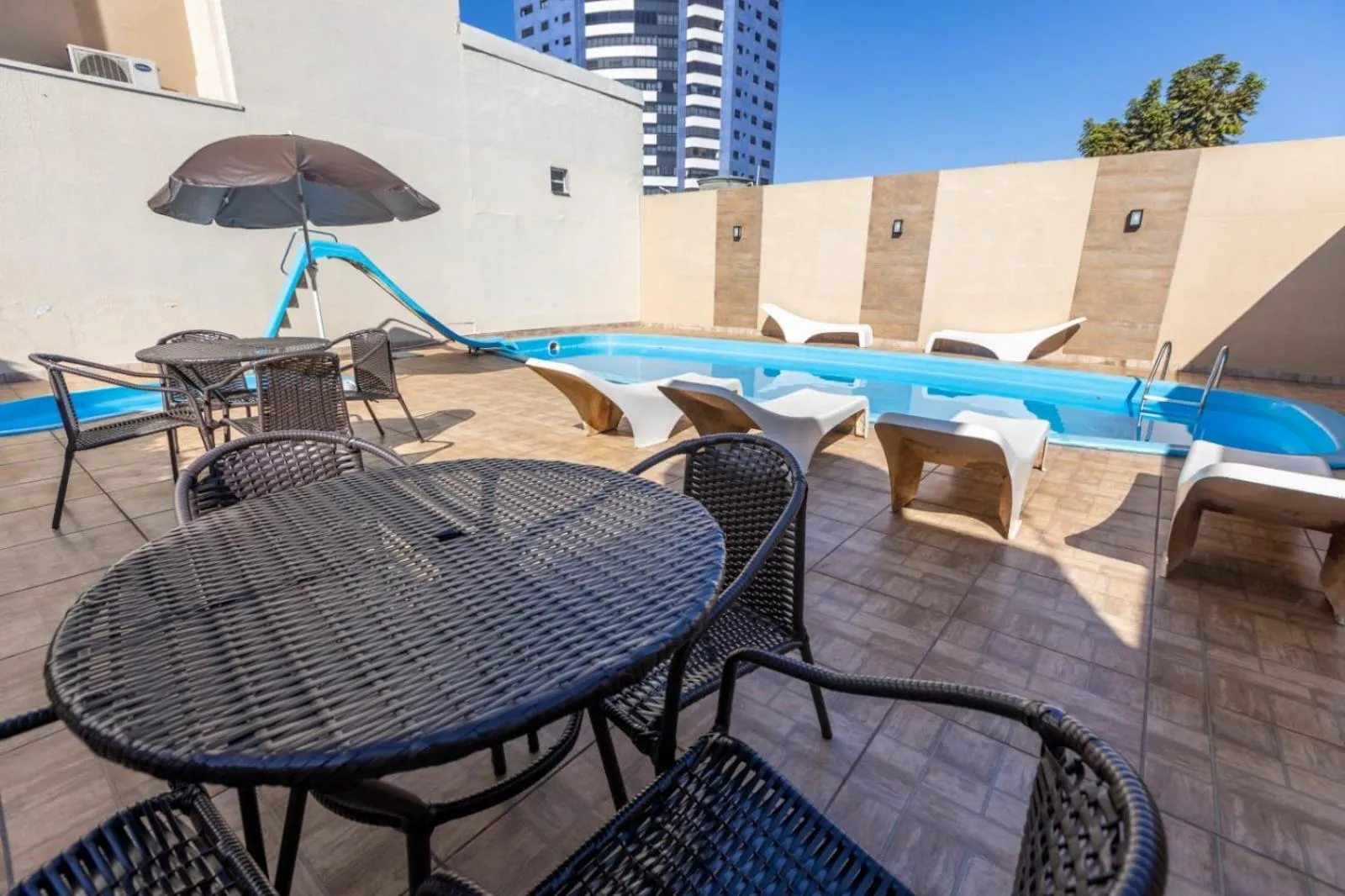 Swimming pool in Hotel Lawrence