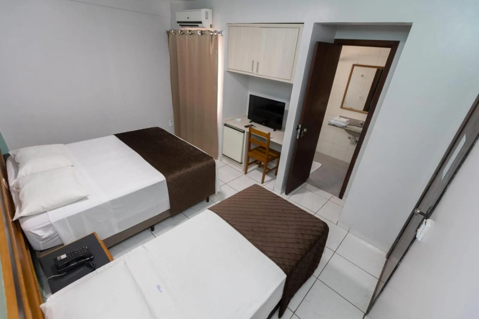 Bed in Hotel Lawrence