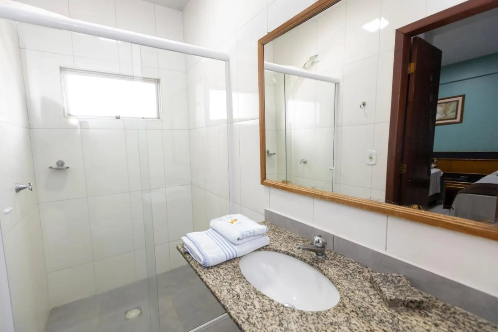 Shower in Hotel Lawrence