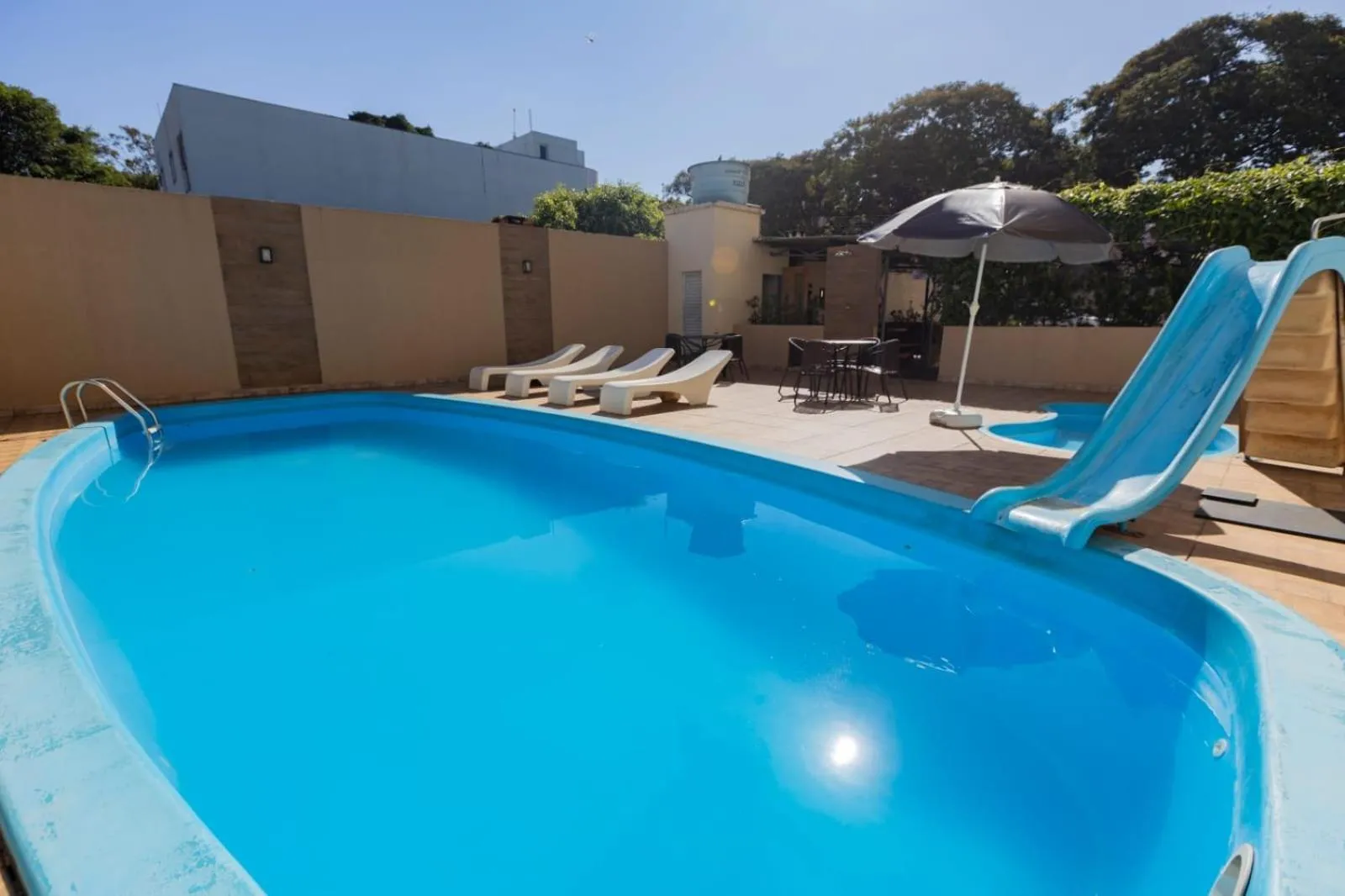 Swimming pool in Hotel Lawrence