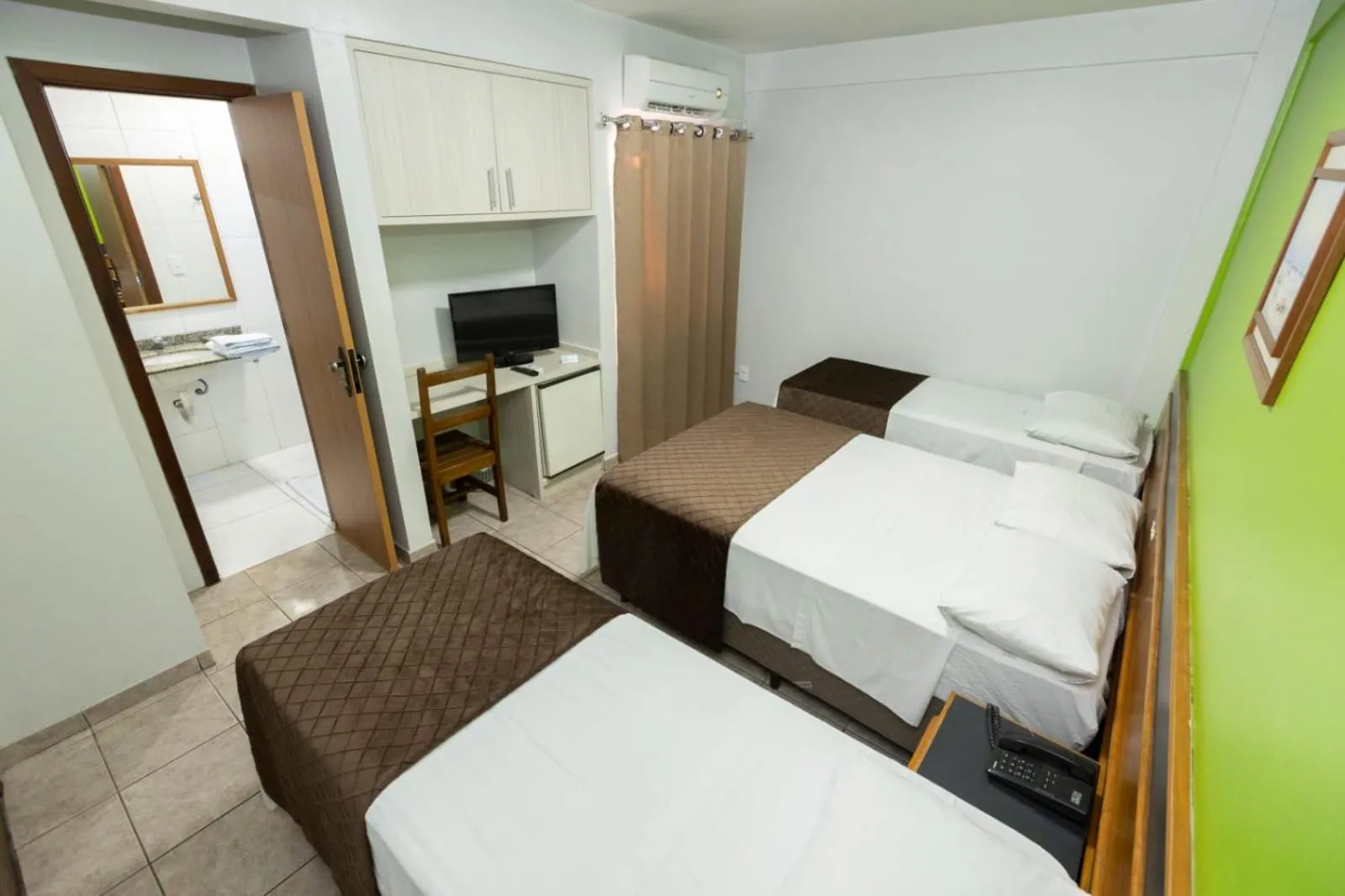 Bed in Hotel Lawrence