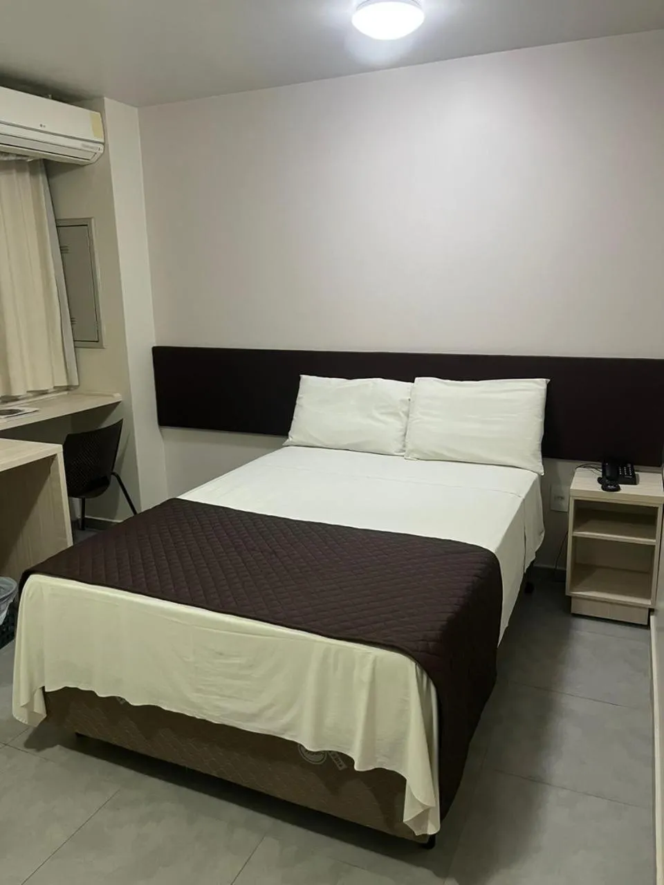 Bed in Hotel Lawrence