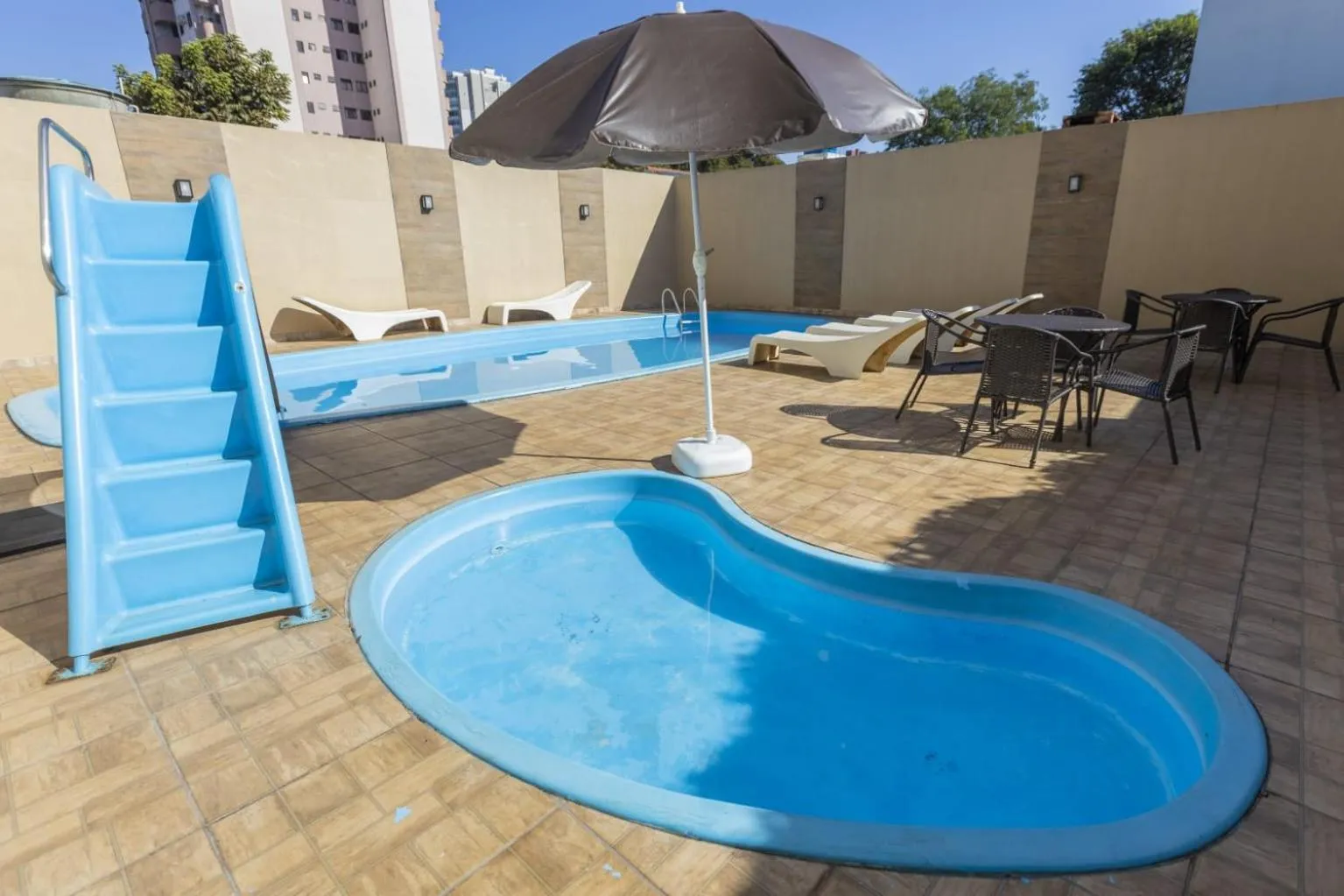 Swimming pool in Hotel Lawrence