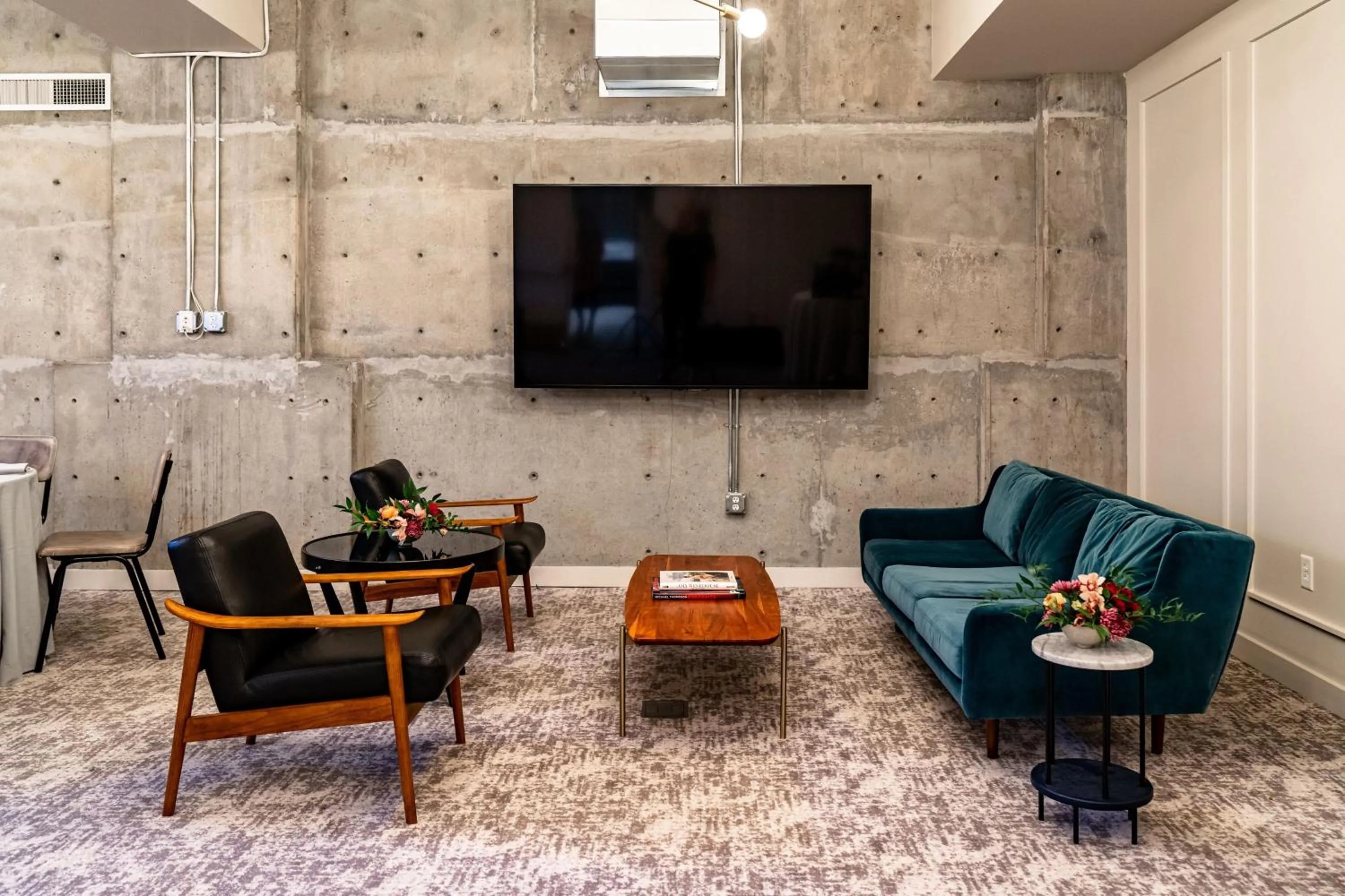 Meeting/conference room in Woodlark Hotel Portland, a Tribute Portfolio Hotel