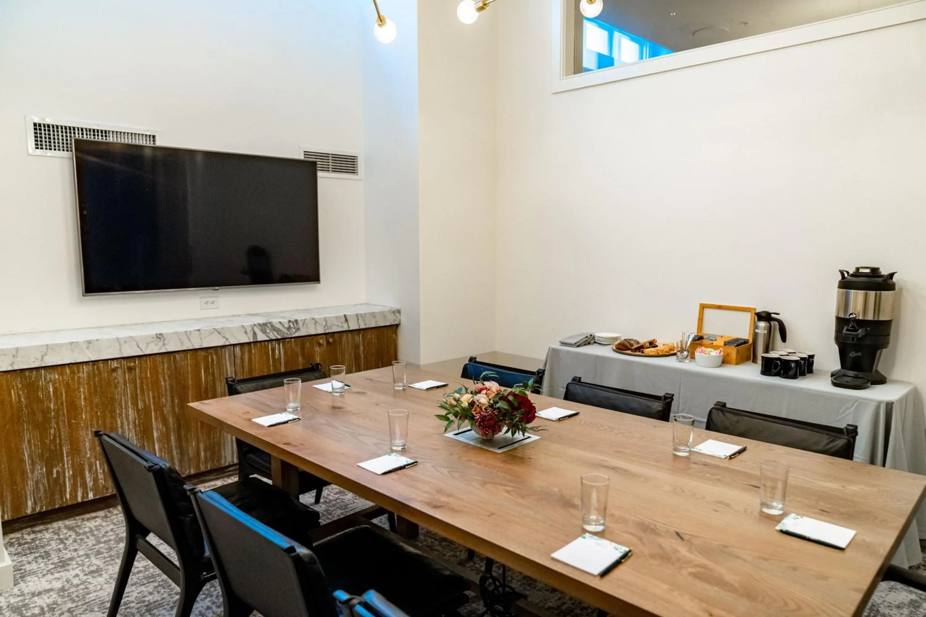 Meeting/conference room in Woodlark Hotel Portland, a Tribute Portfolio Hotel