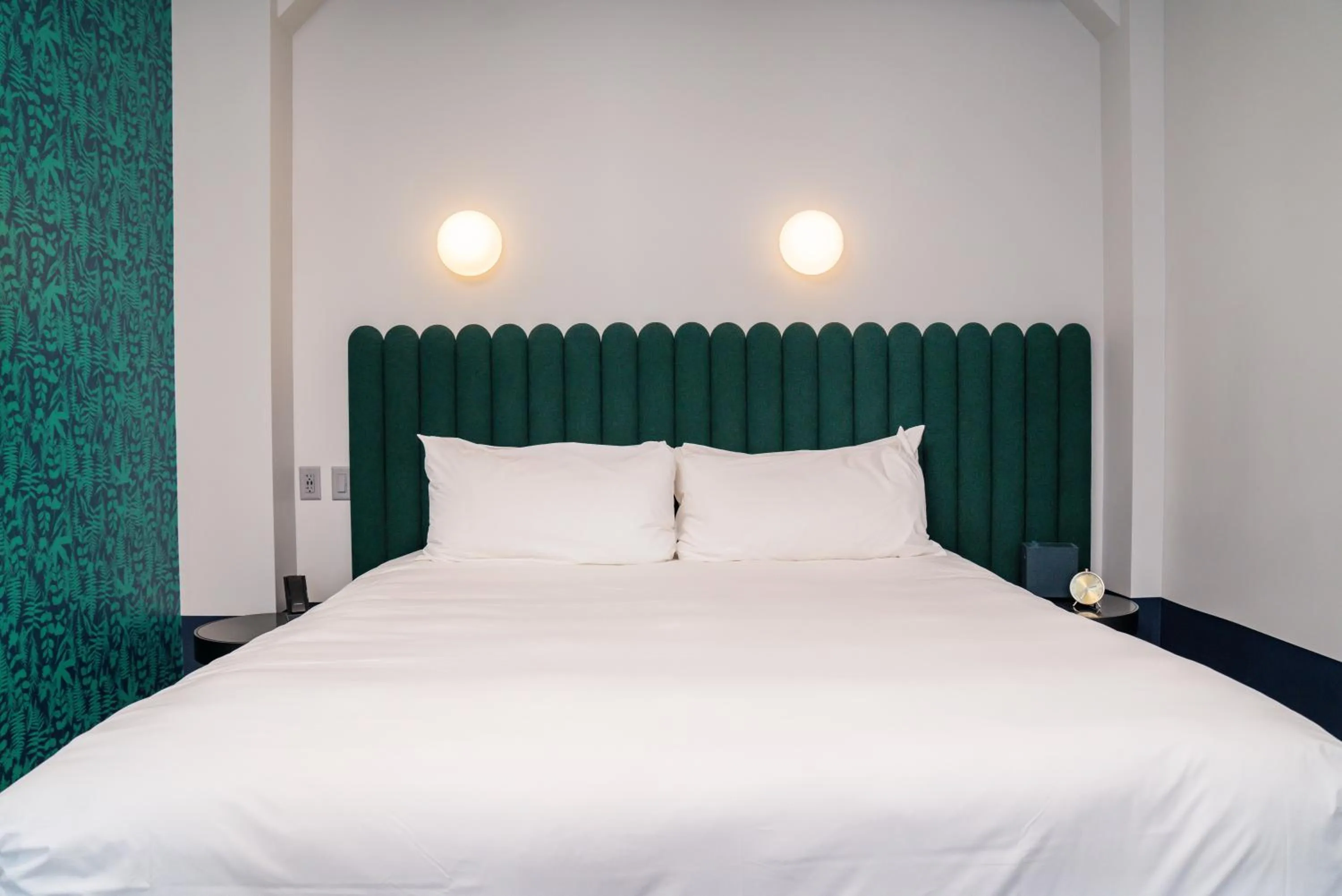 Bed in Woodlark Hotel Portland, a Tribute Portfolio Hotel