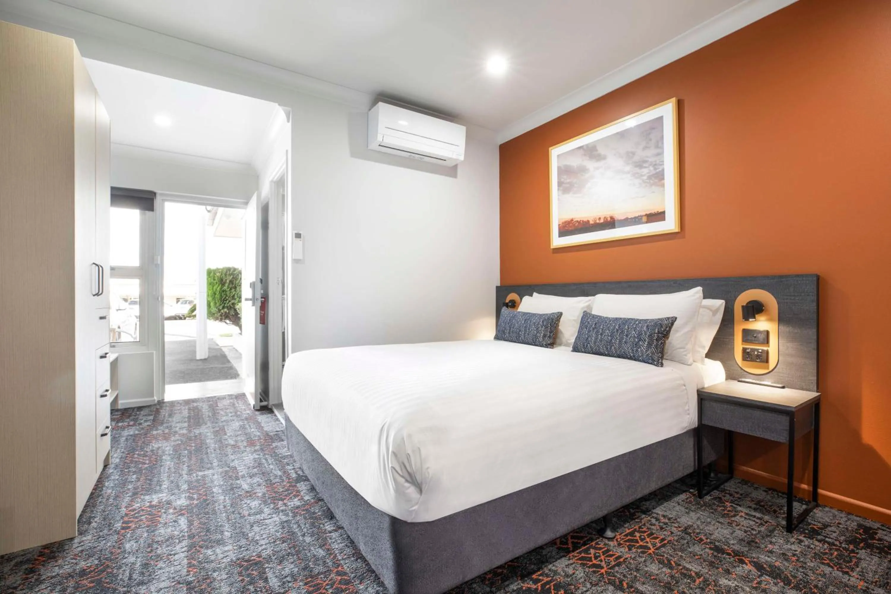 Bedroom, Bed in Nightcap at Horse & Jockey Hotel Warwick