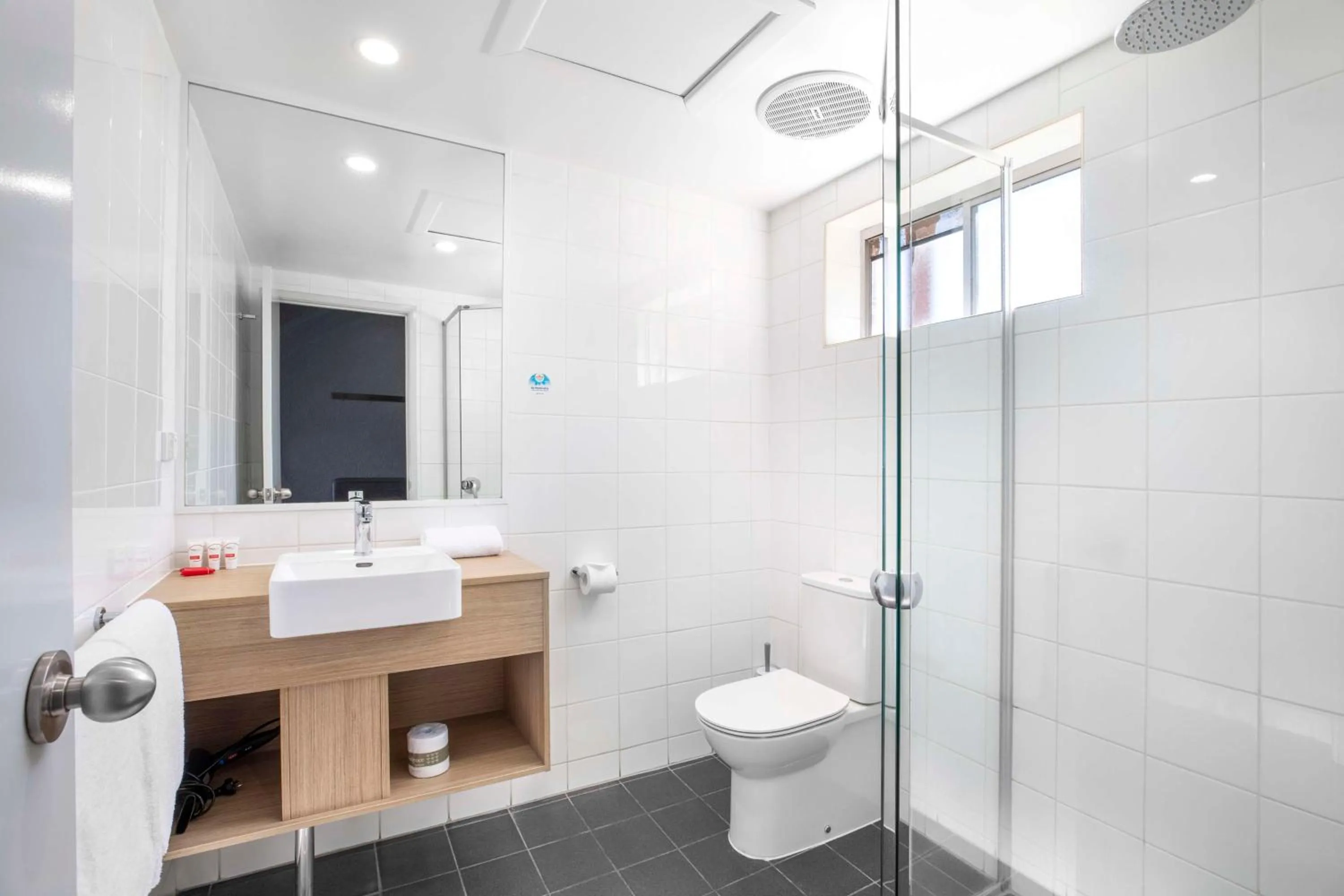 Bathroom in Nightcap at Horse & Jockey Hotel Warwick