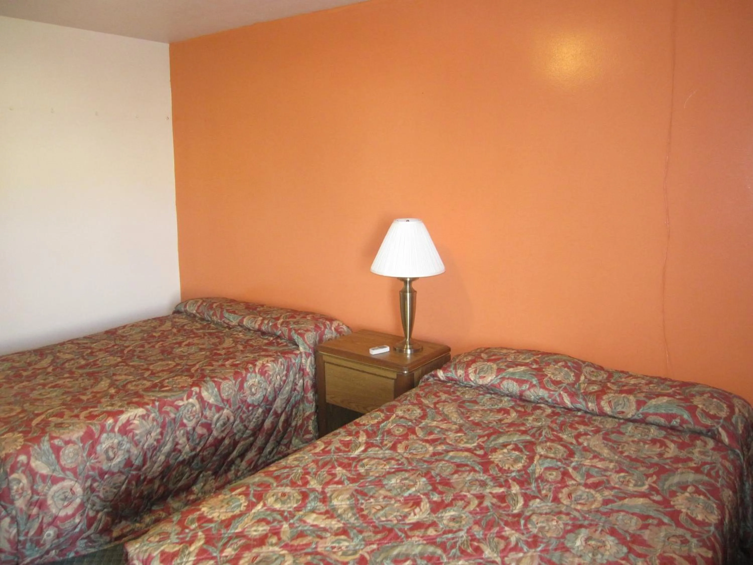 Bed in Pinecrest Motel