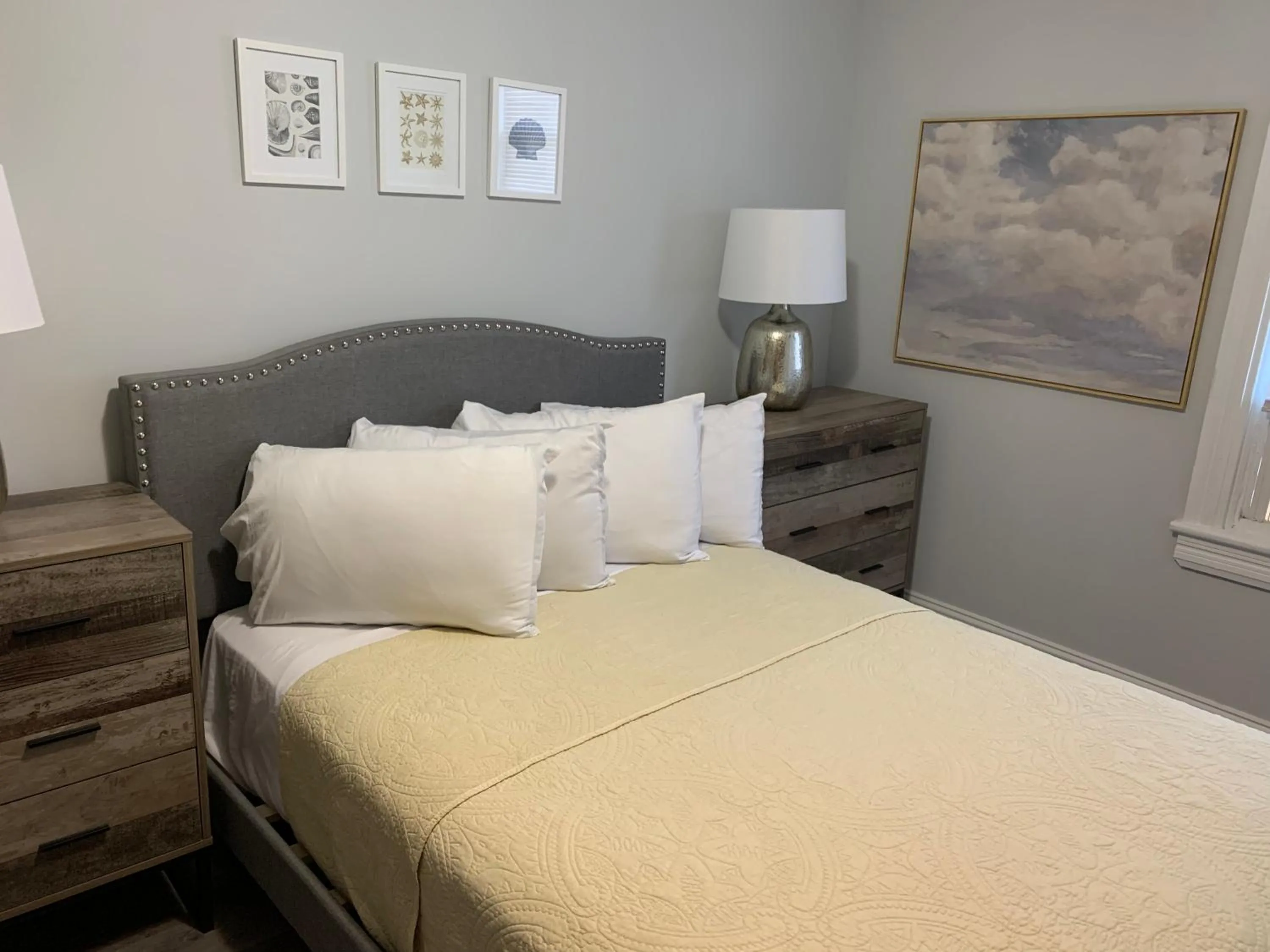 Bed in Blue Water Inn