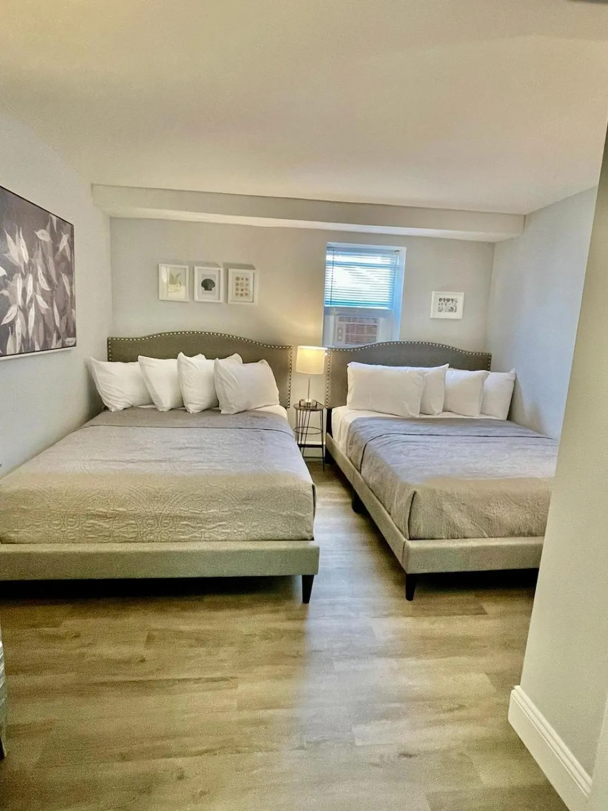 Bedroom, Bed in Blue Water Inn