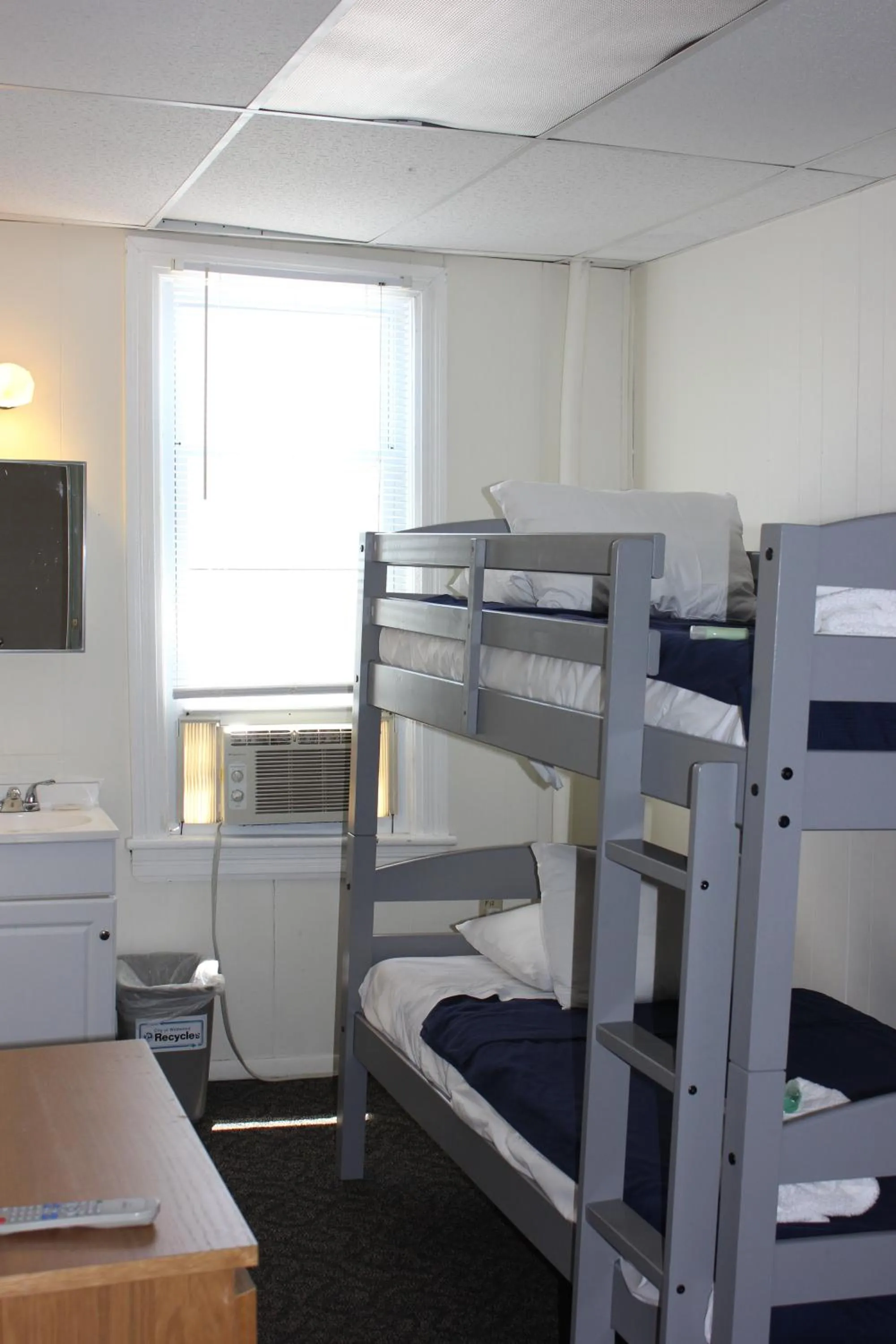 bunk bed, Bed in Blue Water Inn