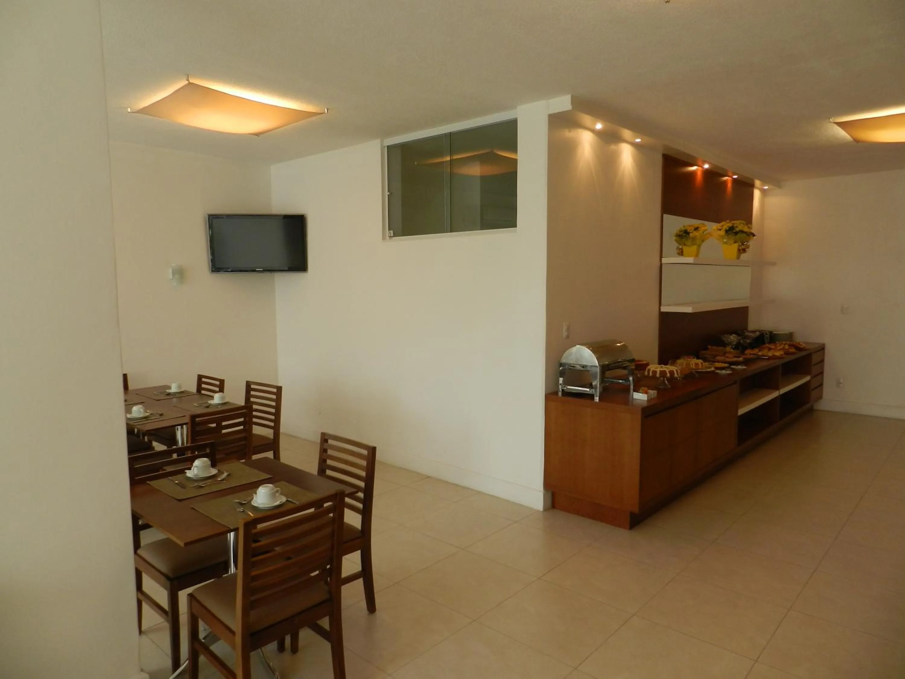 Restaurant/places to eat in Casablanca Center Hotel