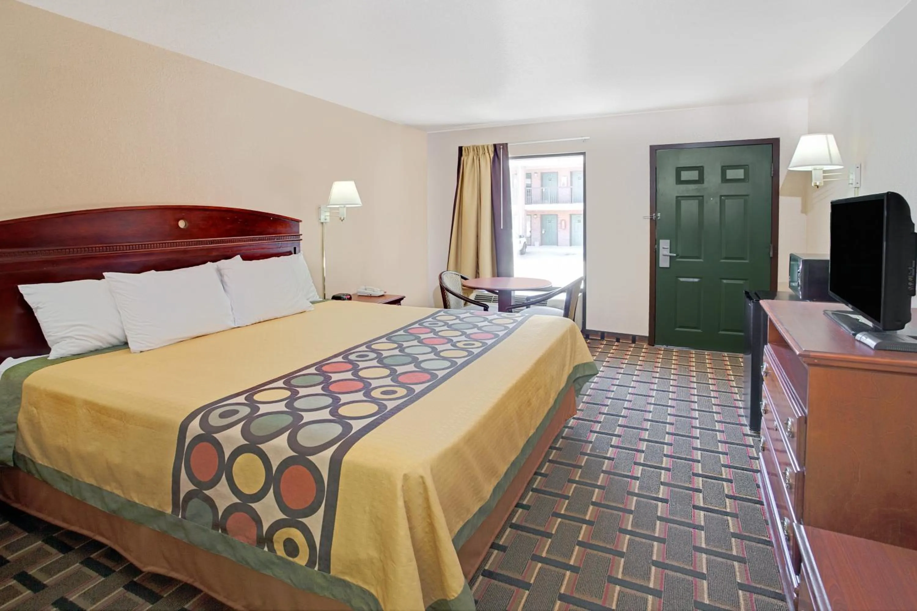 Day, Bed in Super 8 by Wyndham Acworth/Atlanta Area