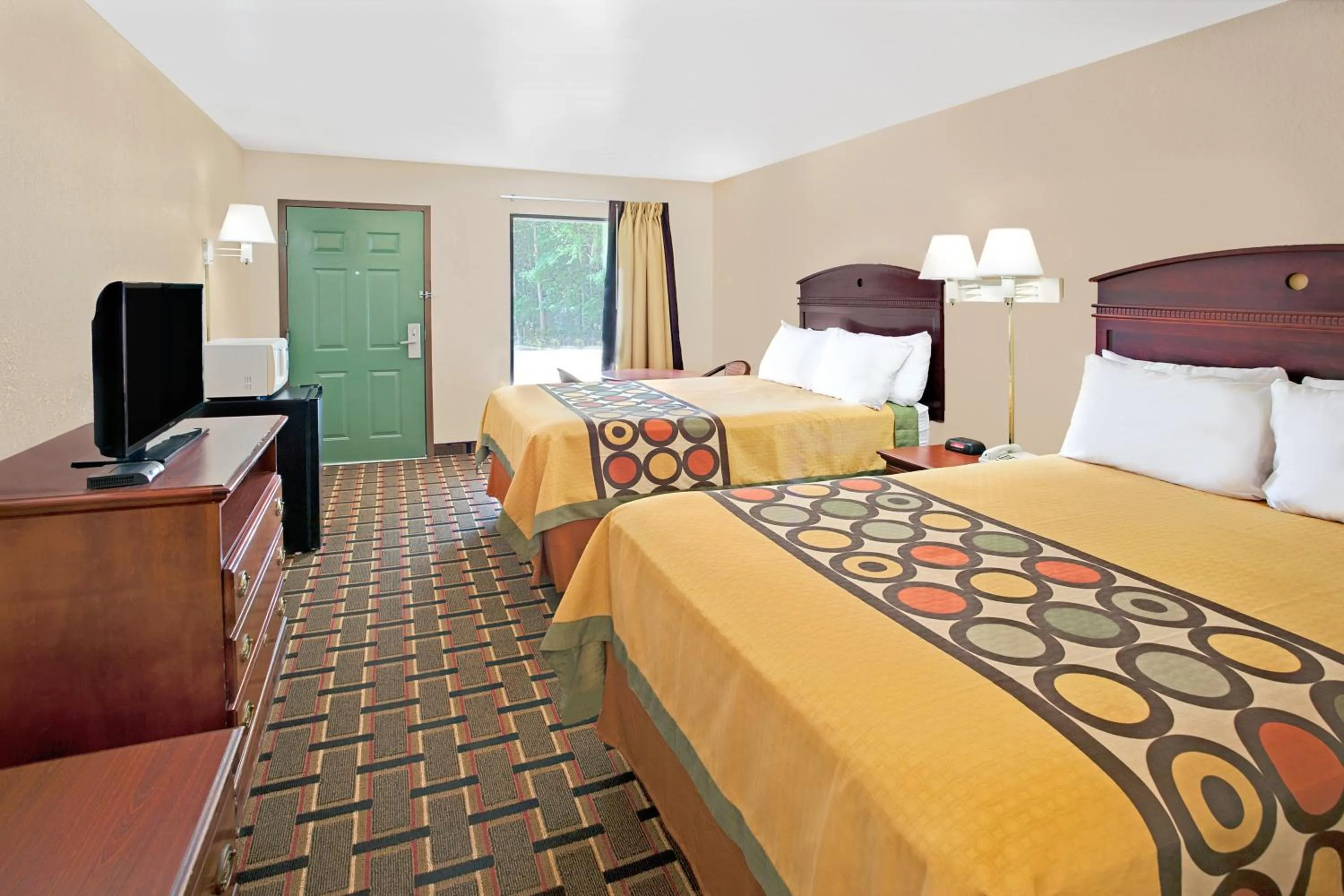 Photo of the whole room, Bed in Super 8 by Wyndham Acworth/Atlanta Area
