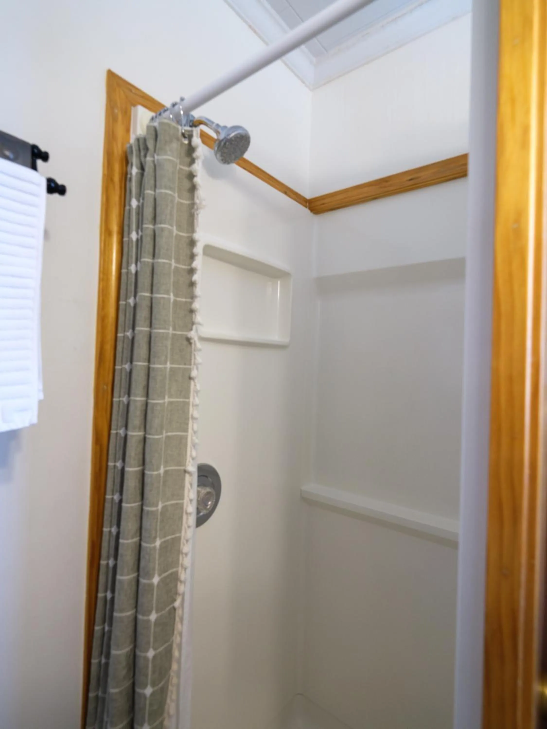 Shower in Lake Front Cabins