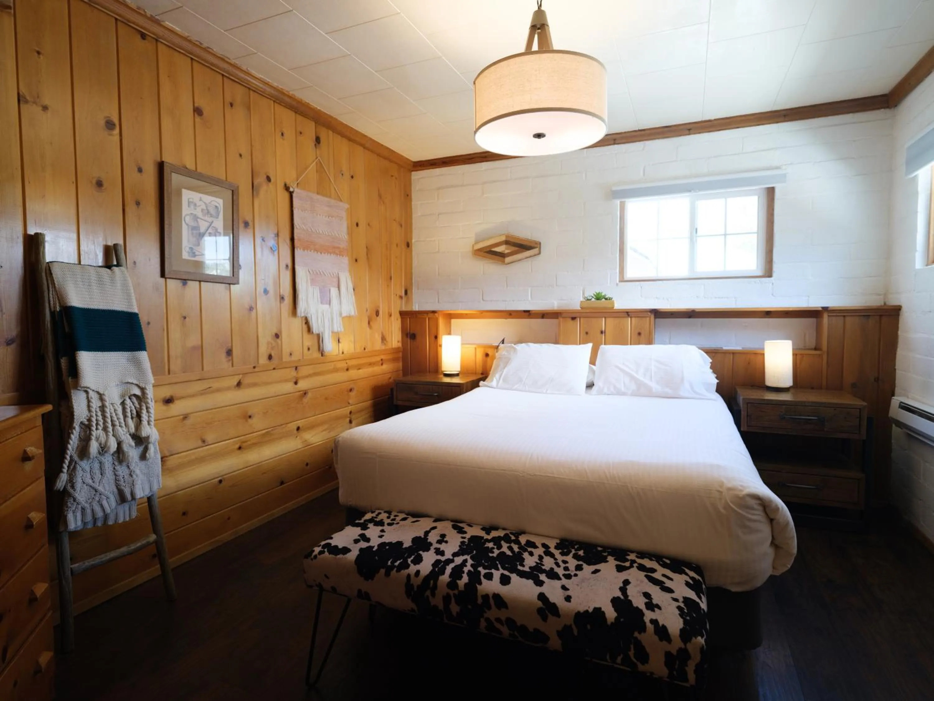 Bedroom, Bed in Lake Front Cabins