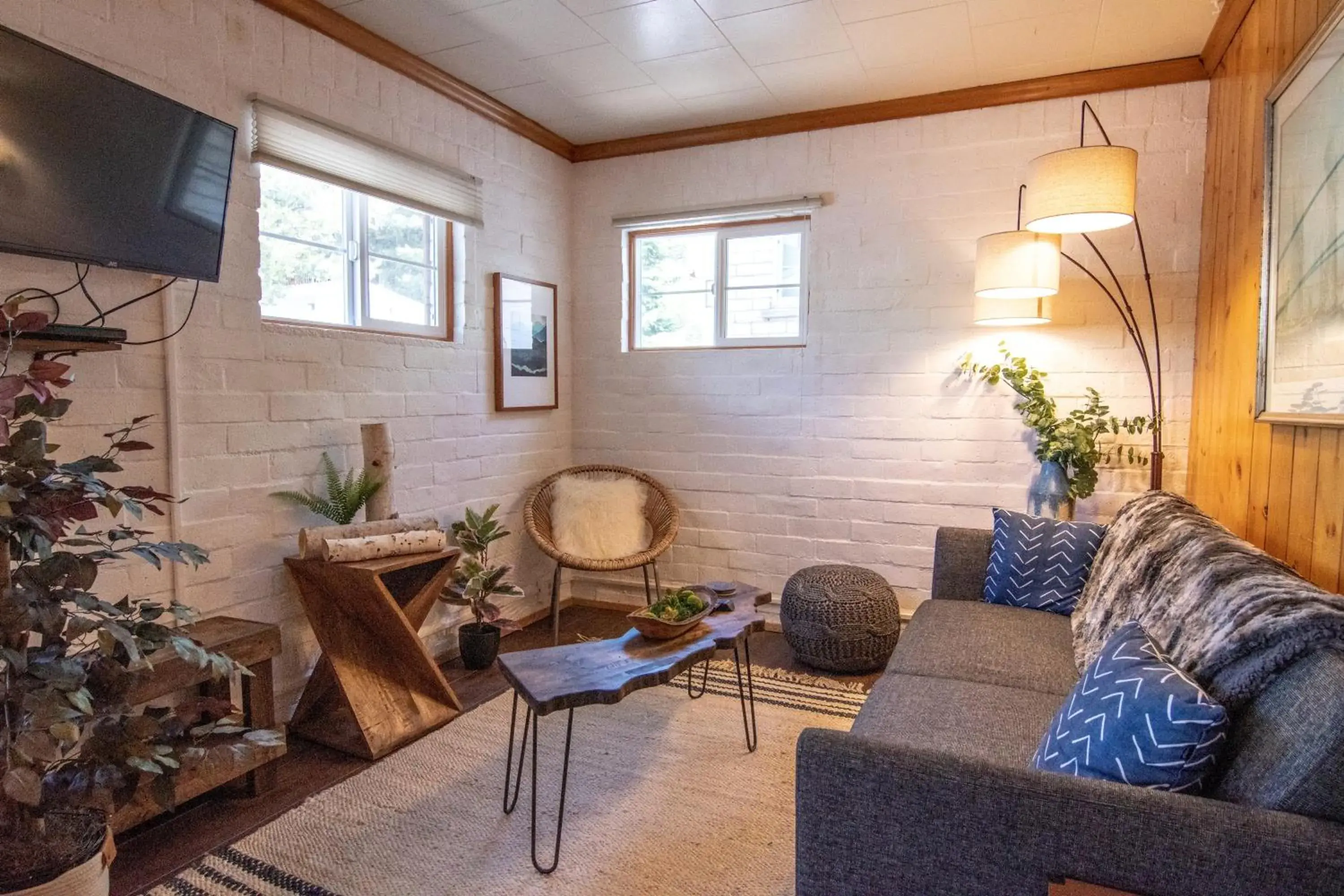 One Bedroom Suite - single occupancy in Lake Front Cabins One Bedroom Suite - single occupancy in Lake Front Cabins