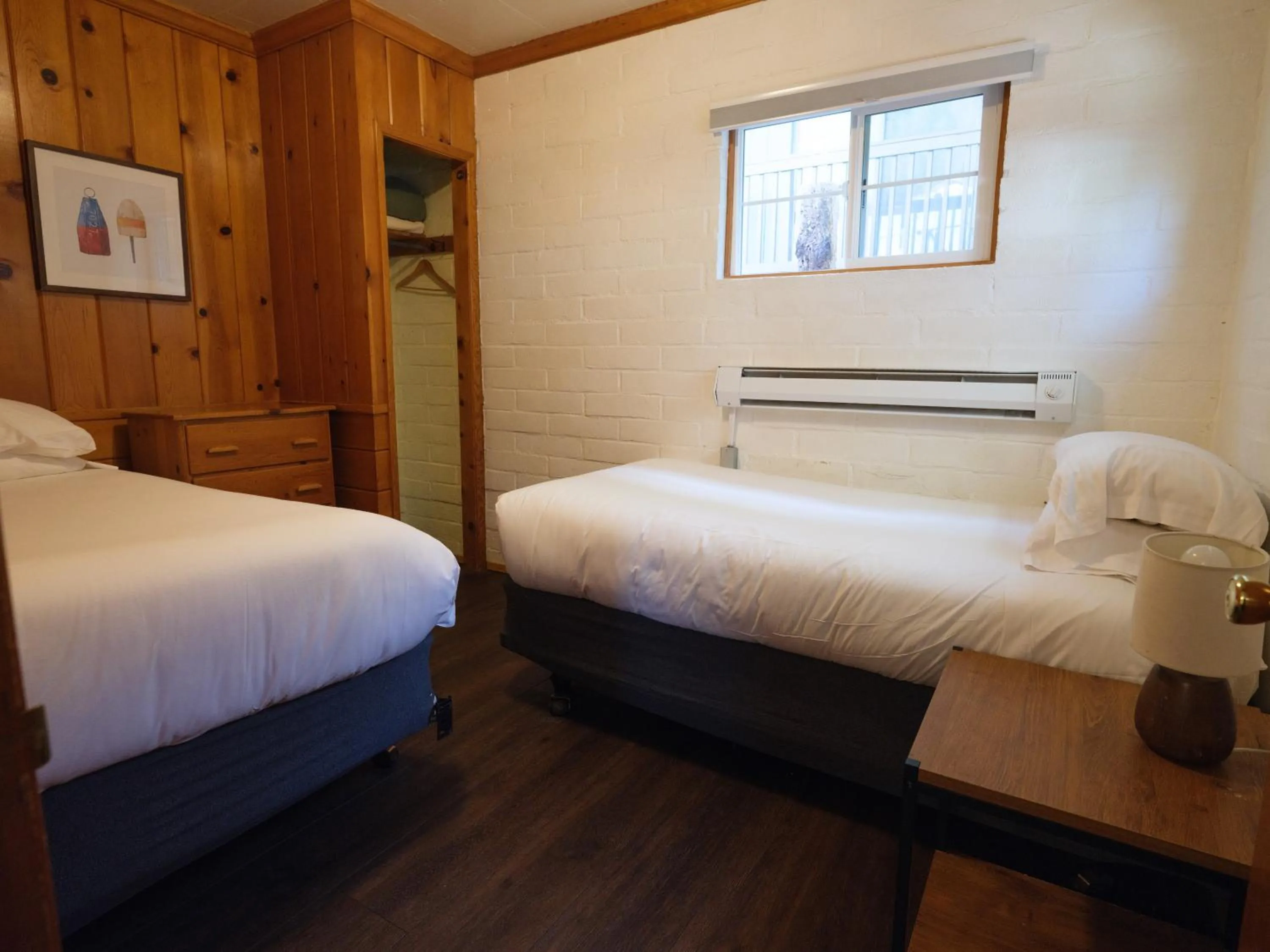 Bedroom, Bed in Lake Front Cabins