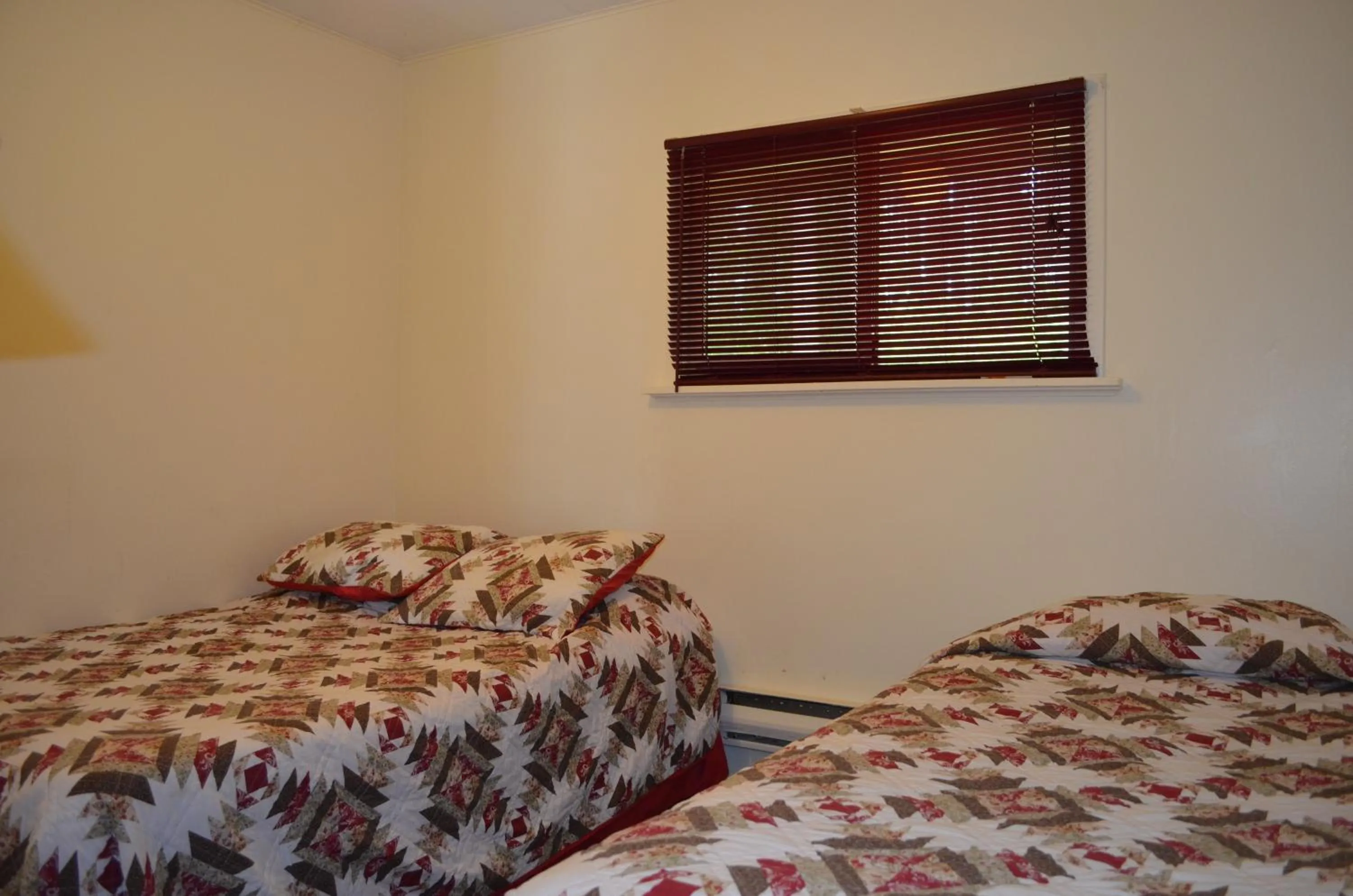 Bed in Seaside Villa Motel & RV Park