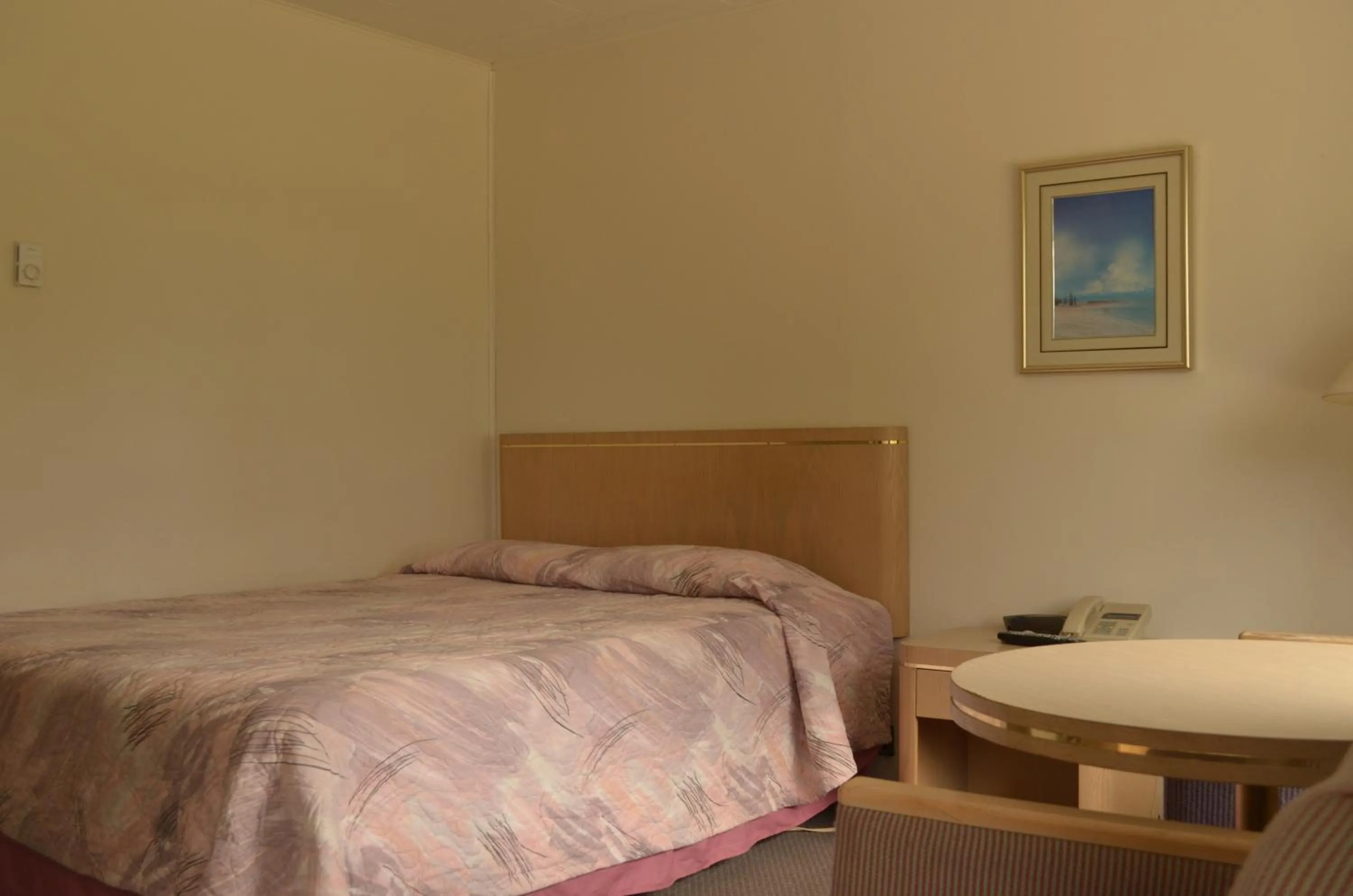 Bed in Seaside Villa Motel & RV Park