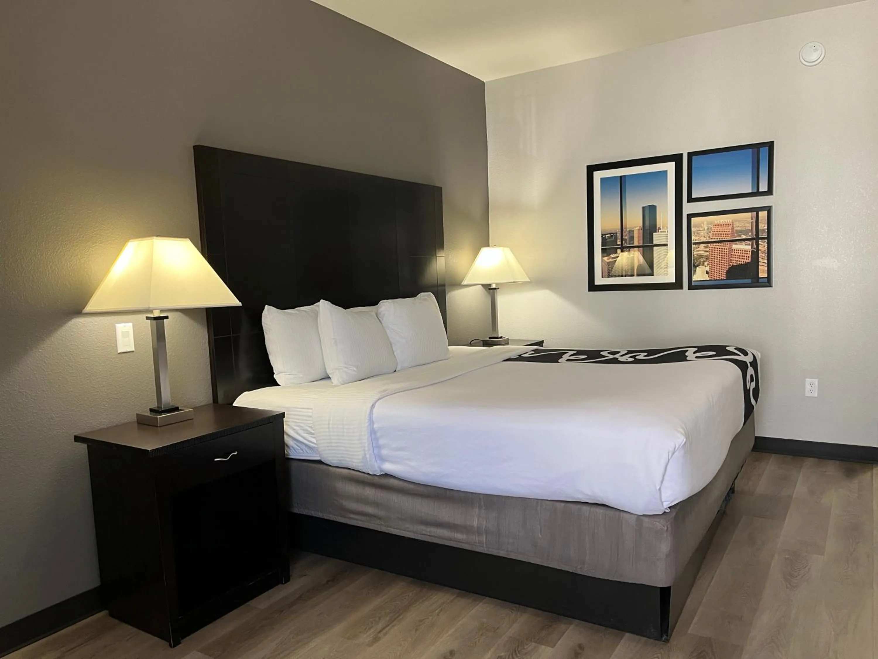 Bed in La Quinta by Wyndham Houston Energy Corridor