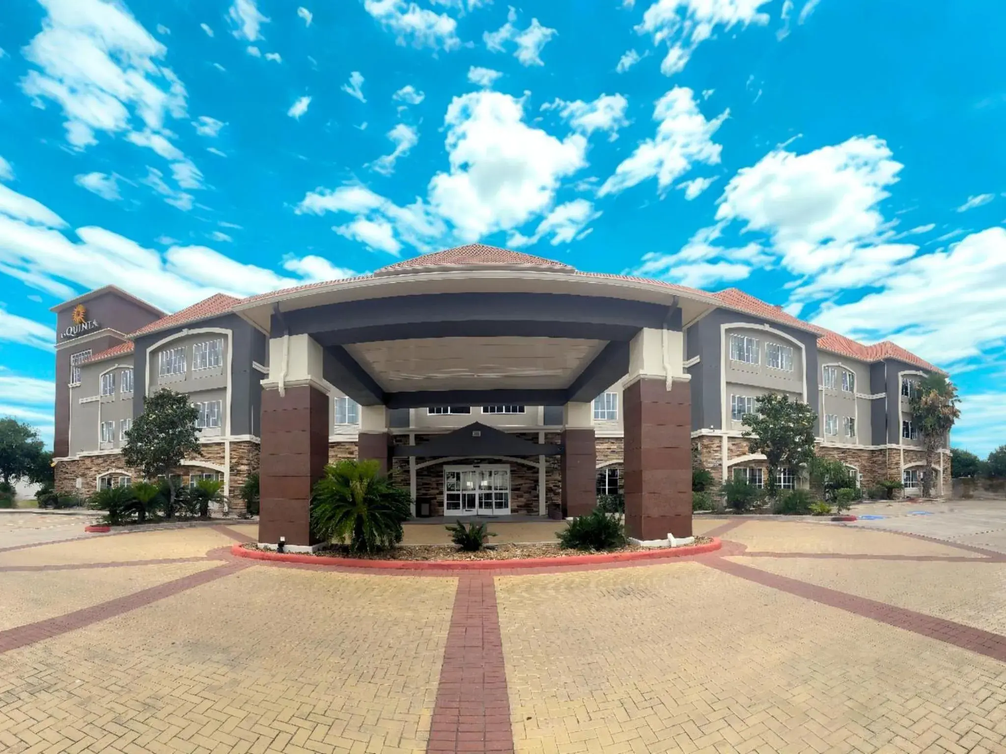 Property building in La Quinta by Wyndham Houston Energy Corridor Property building in La Quinta by Wyndham Houston Energy Corridor